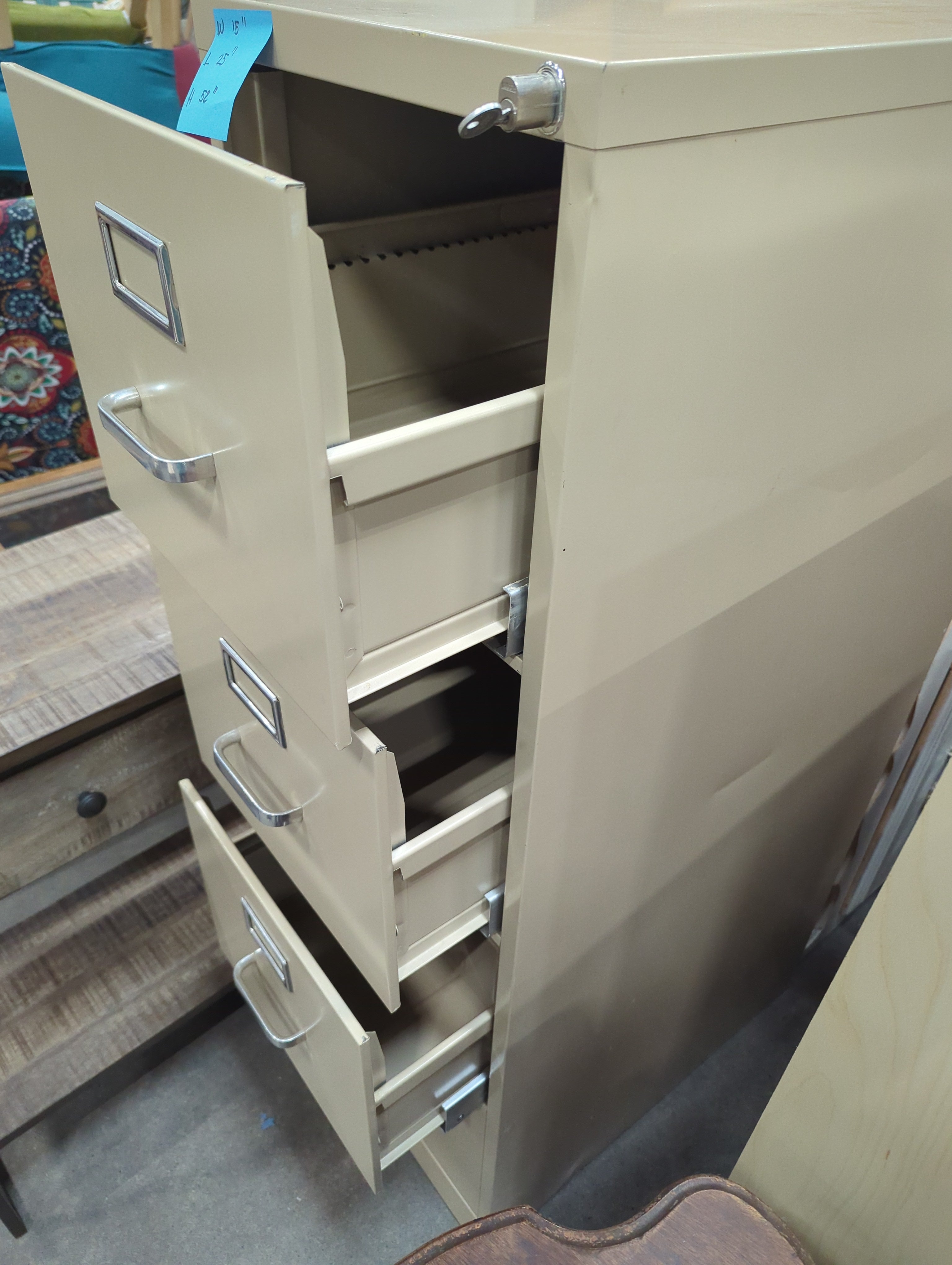 Warehouse sale - Four-Drawer Metal Filing Cabinet