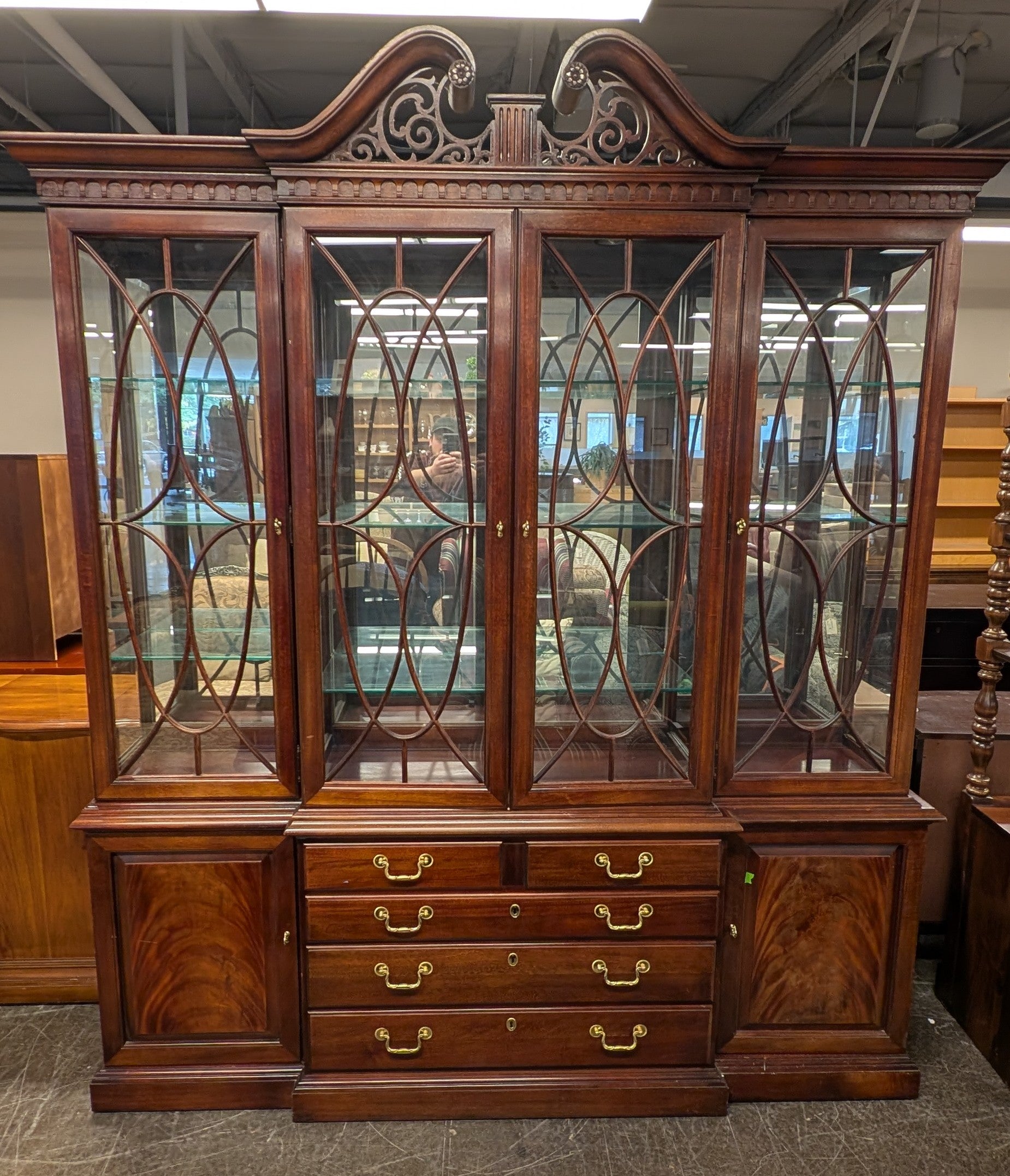 Thomasville Georgian Style Large Mahogany China Display Breakfront