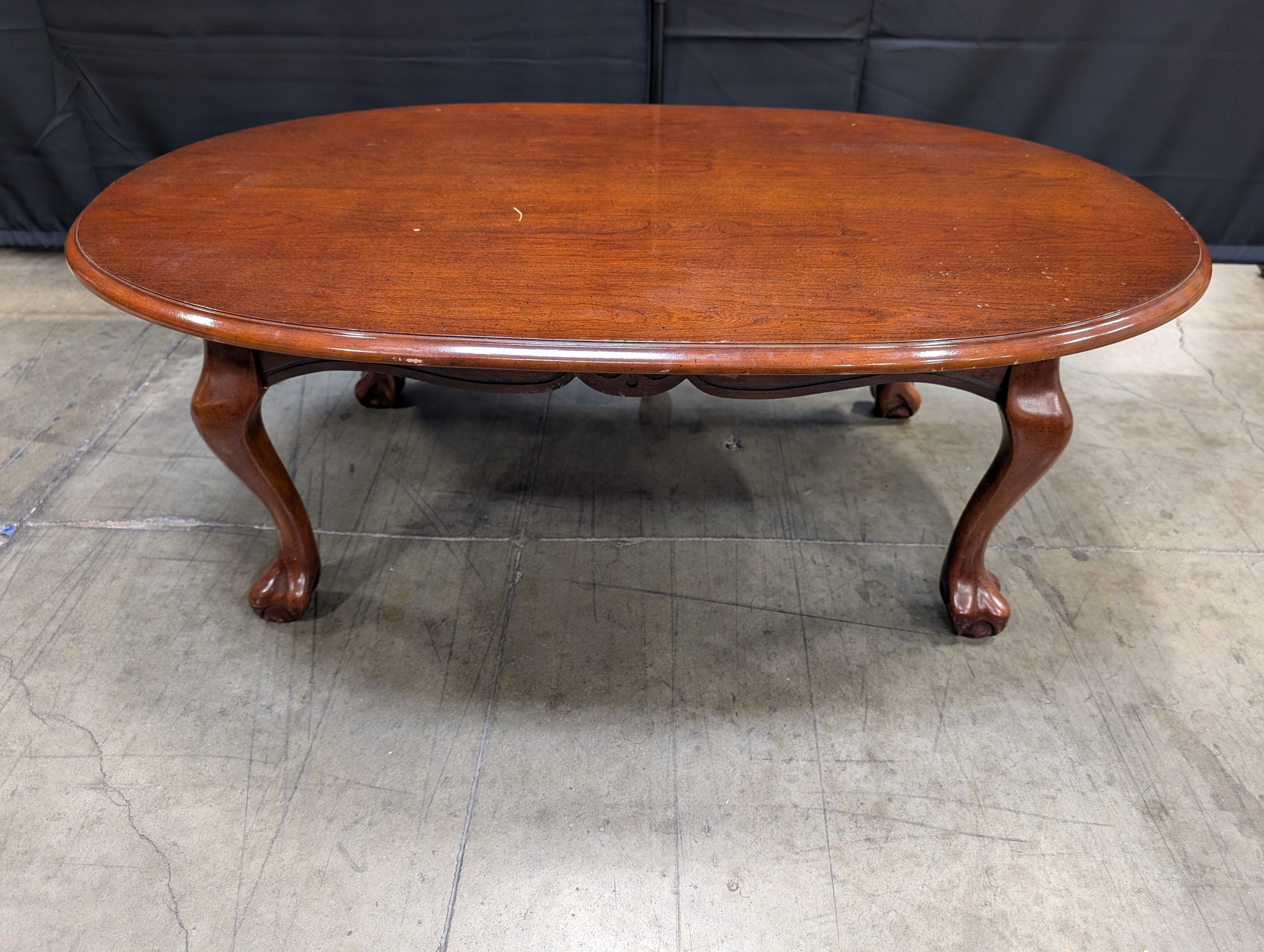 Rich Cherry Wood Oval Coffee Table with Curved Legs