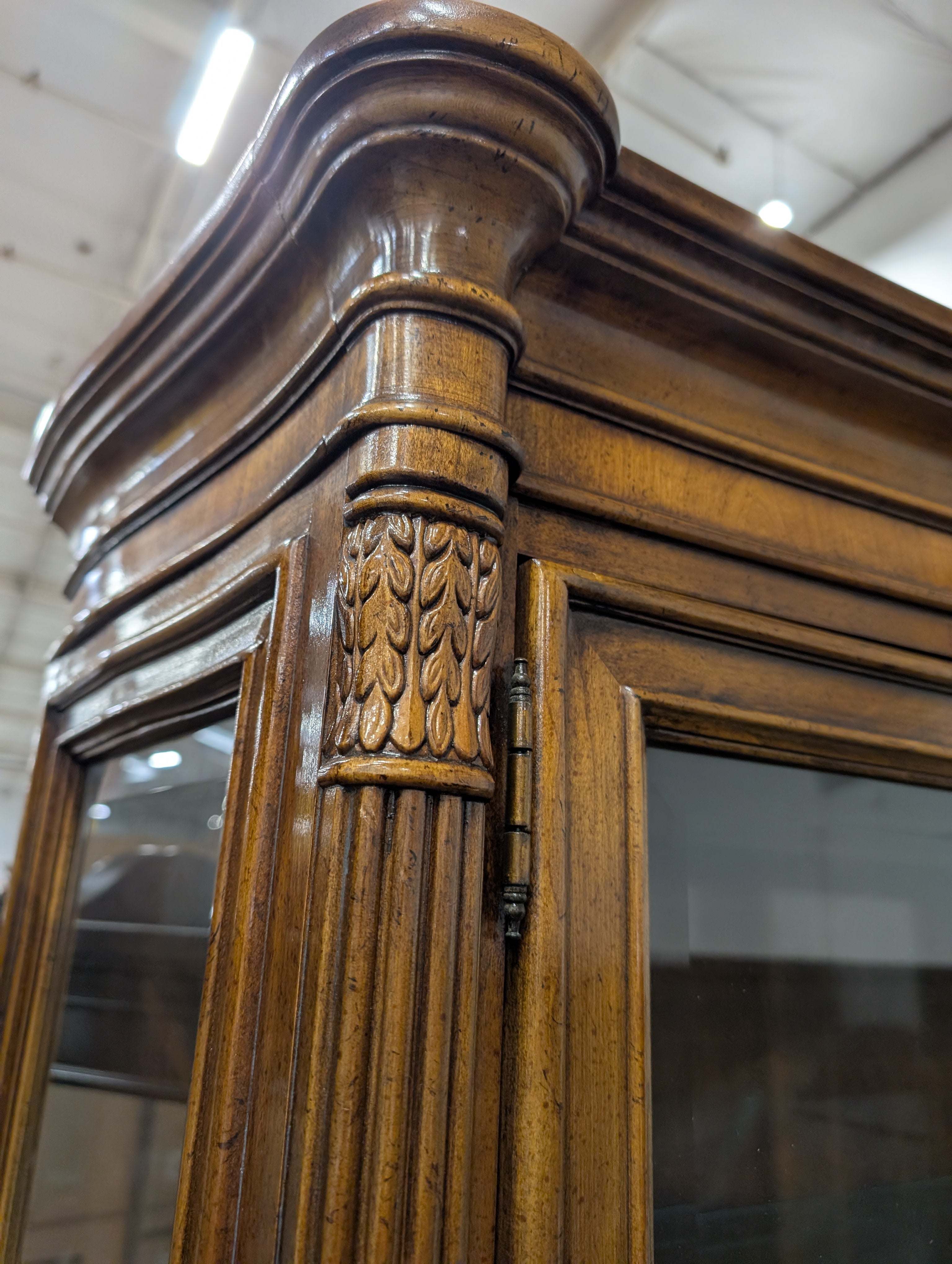 DREXEL Hardwood Curio Cabinet - Excellent Condition