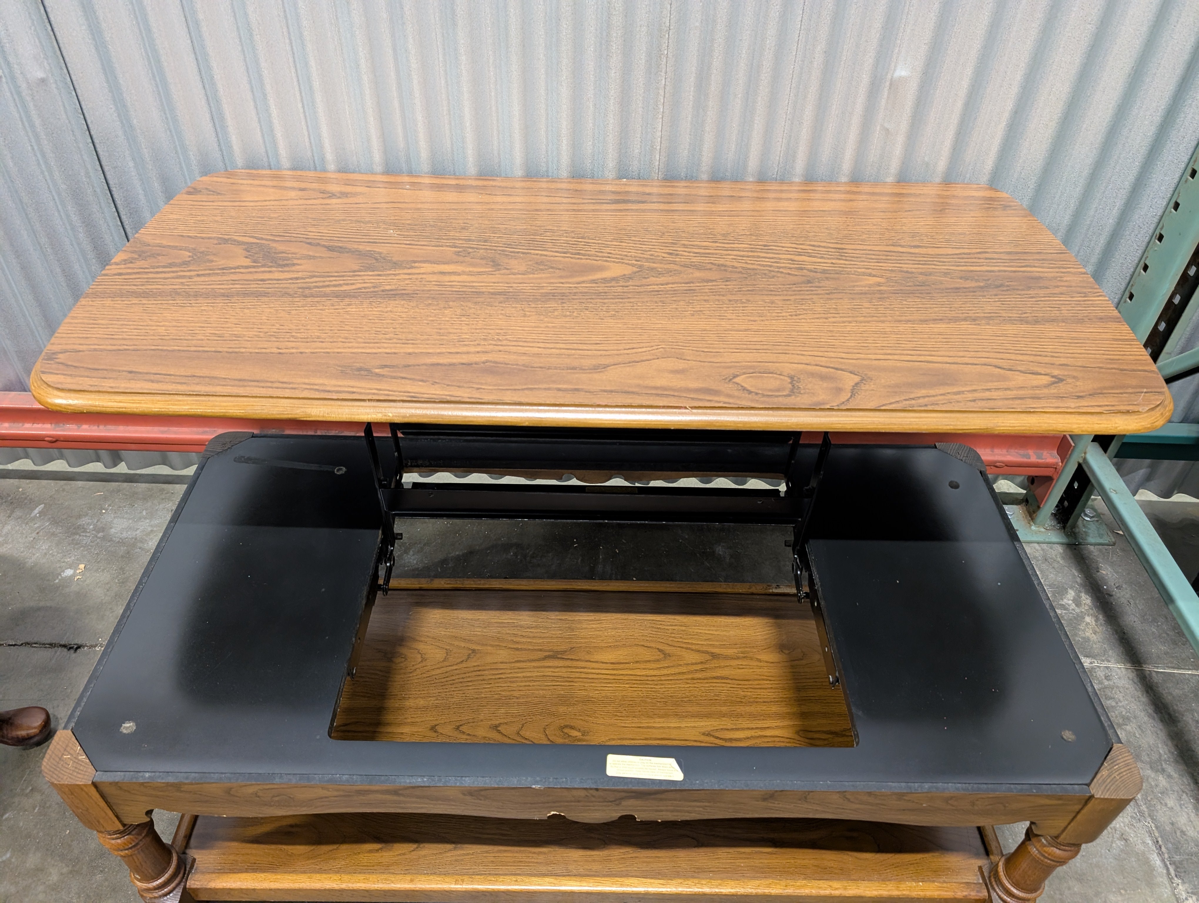 Traditional Wood Lift-Top Coffee Table