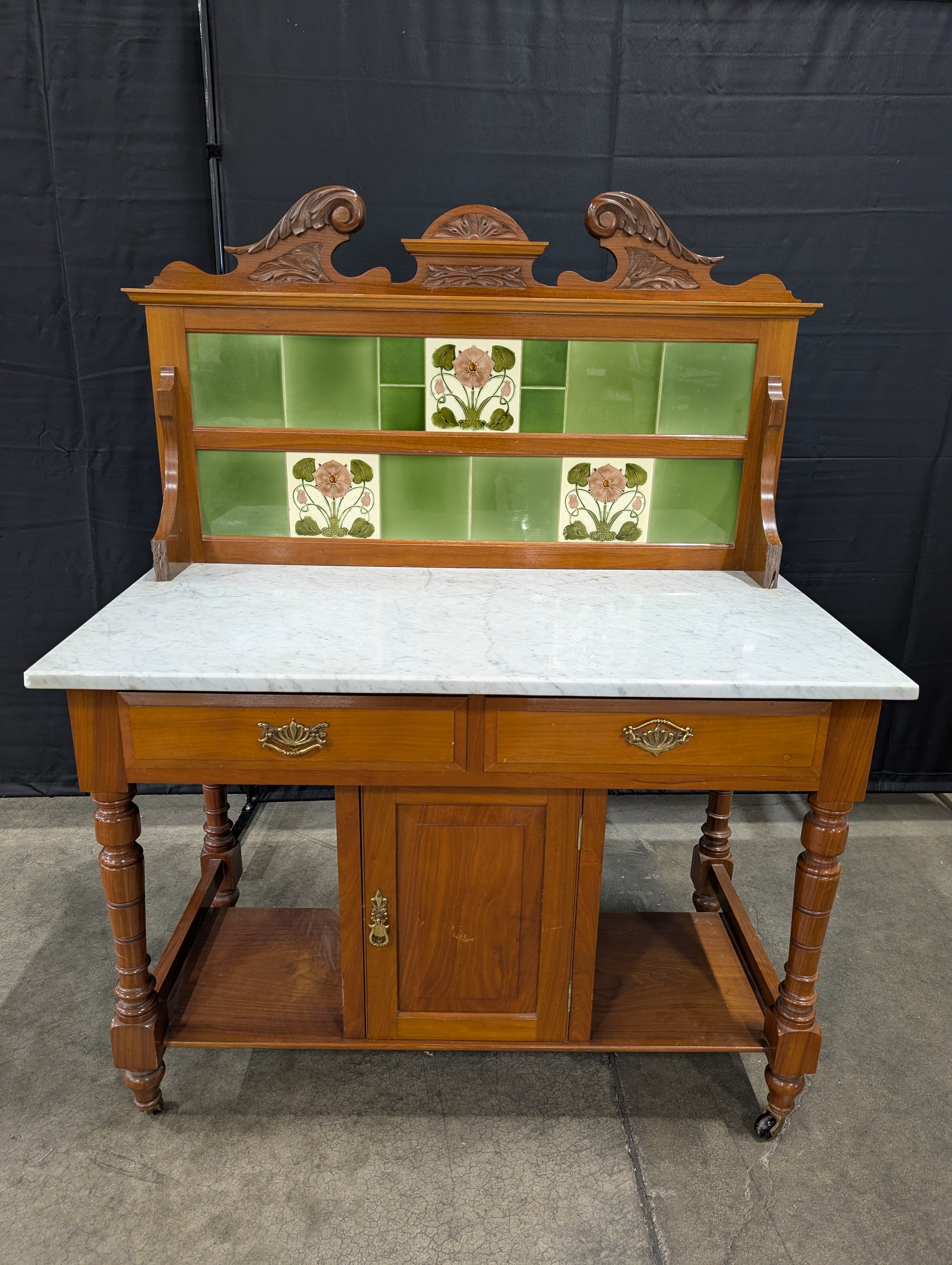 A. De Gruchy & Co. Ltd Old Victorian Washstand