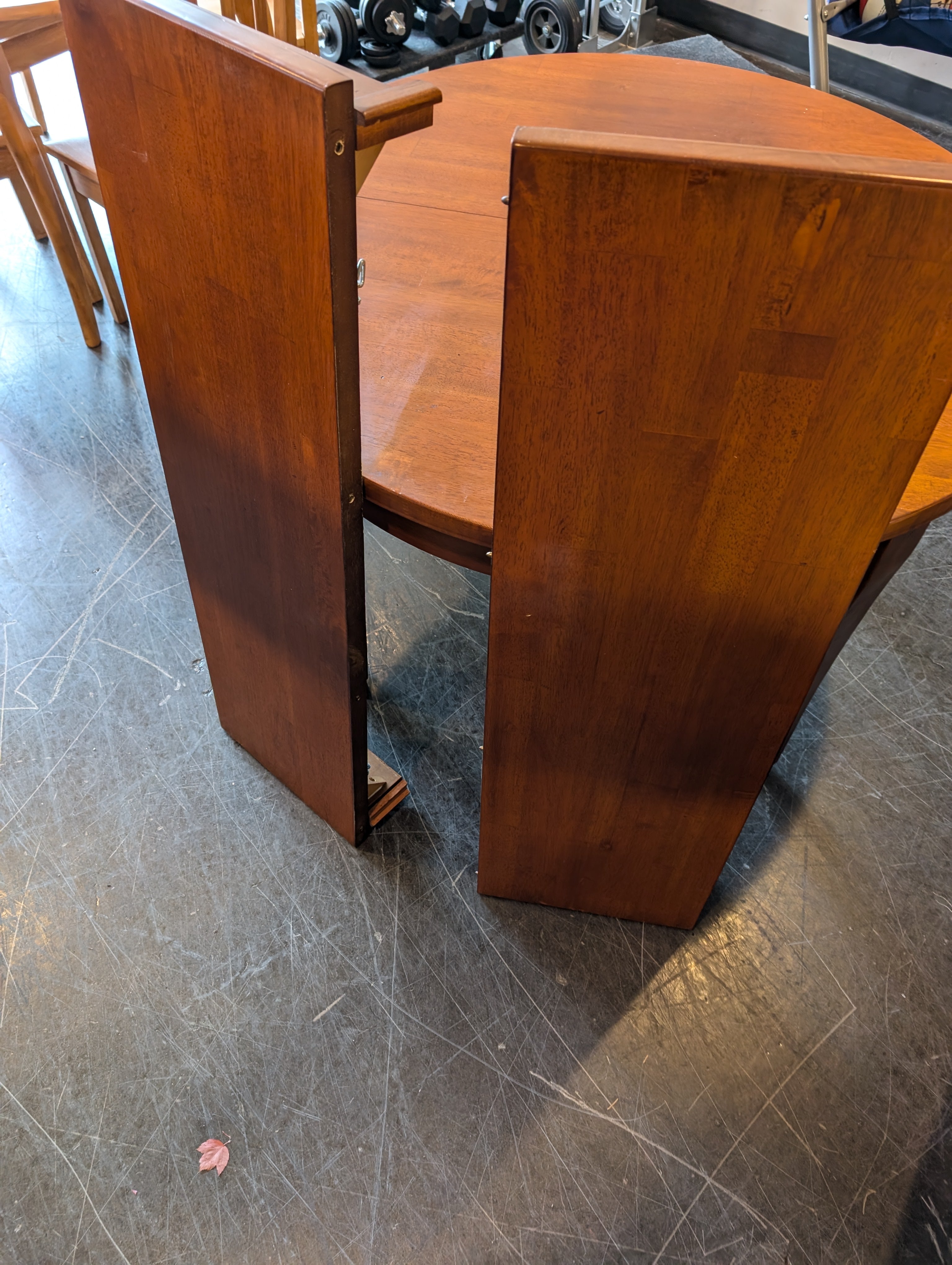 Warm Cherry Finish Extendable Oval Dining Table