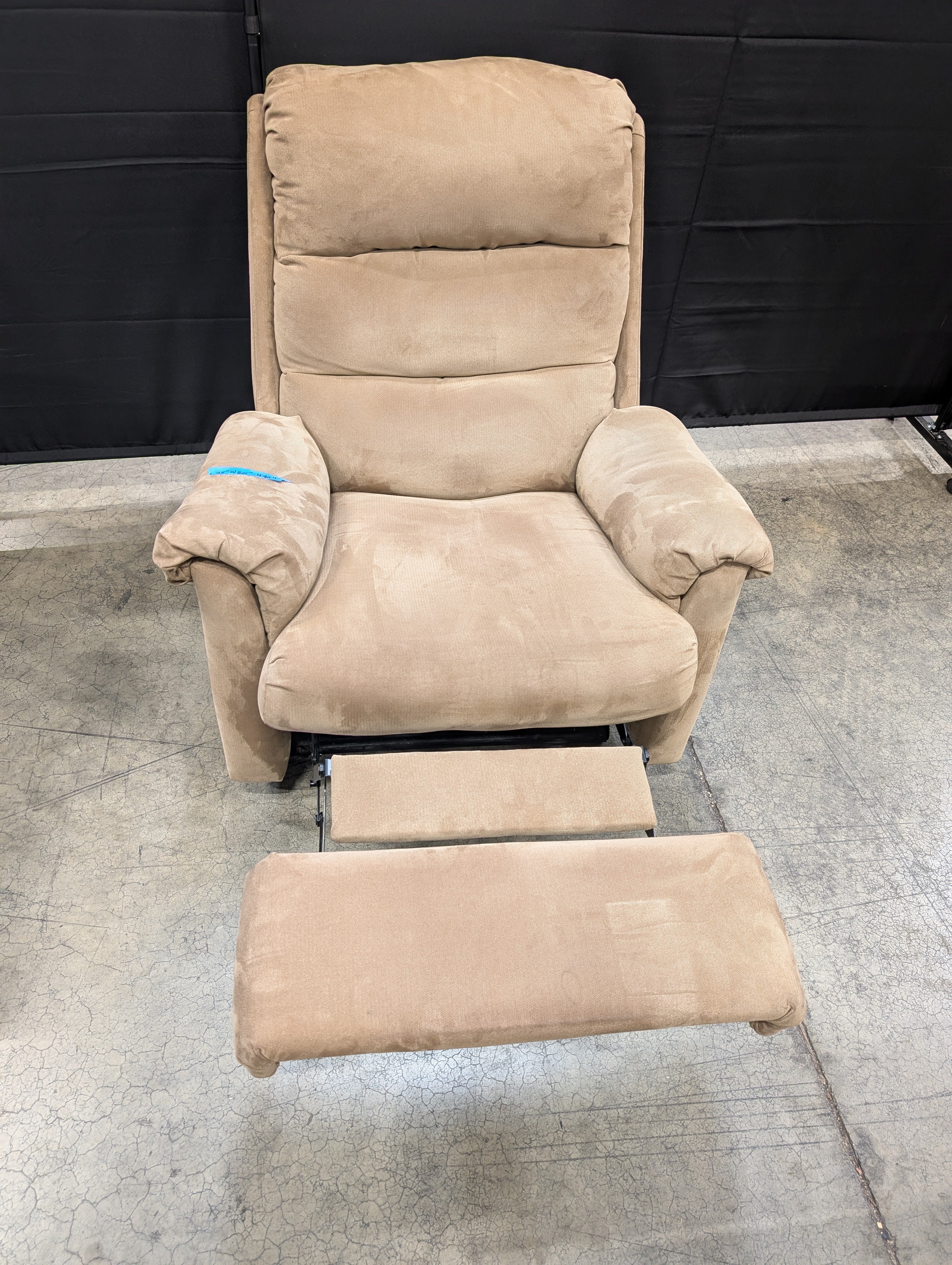 Lane Furniture Ind. Tan Reclining Armchair