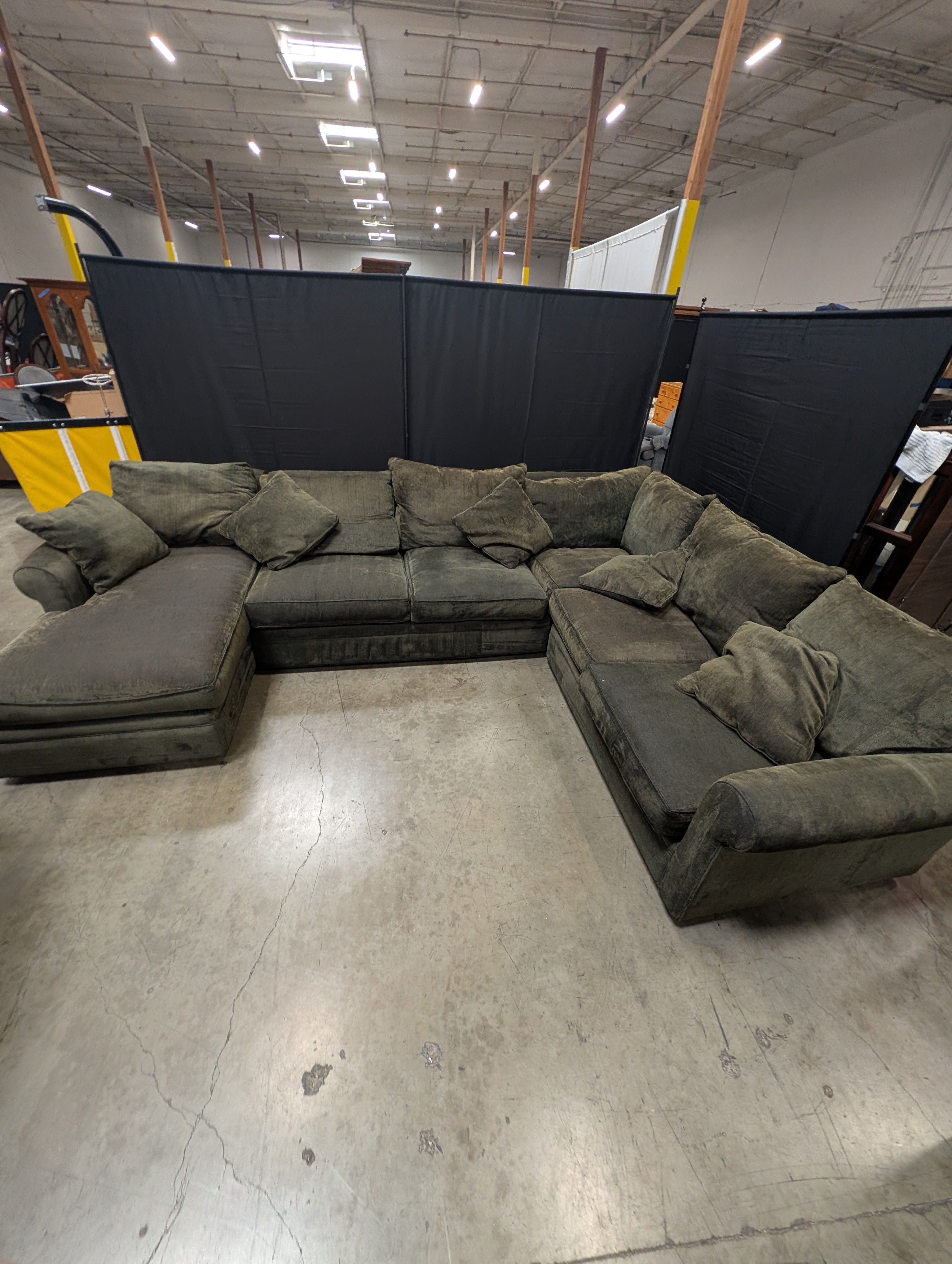 Spacious Dark Grey U-Shaped Sectional Sofa with Chaise