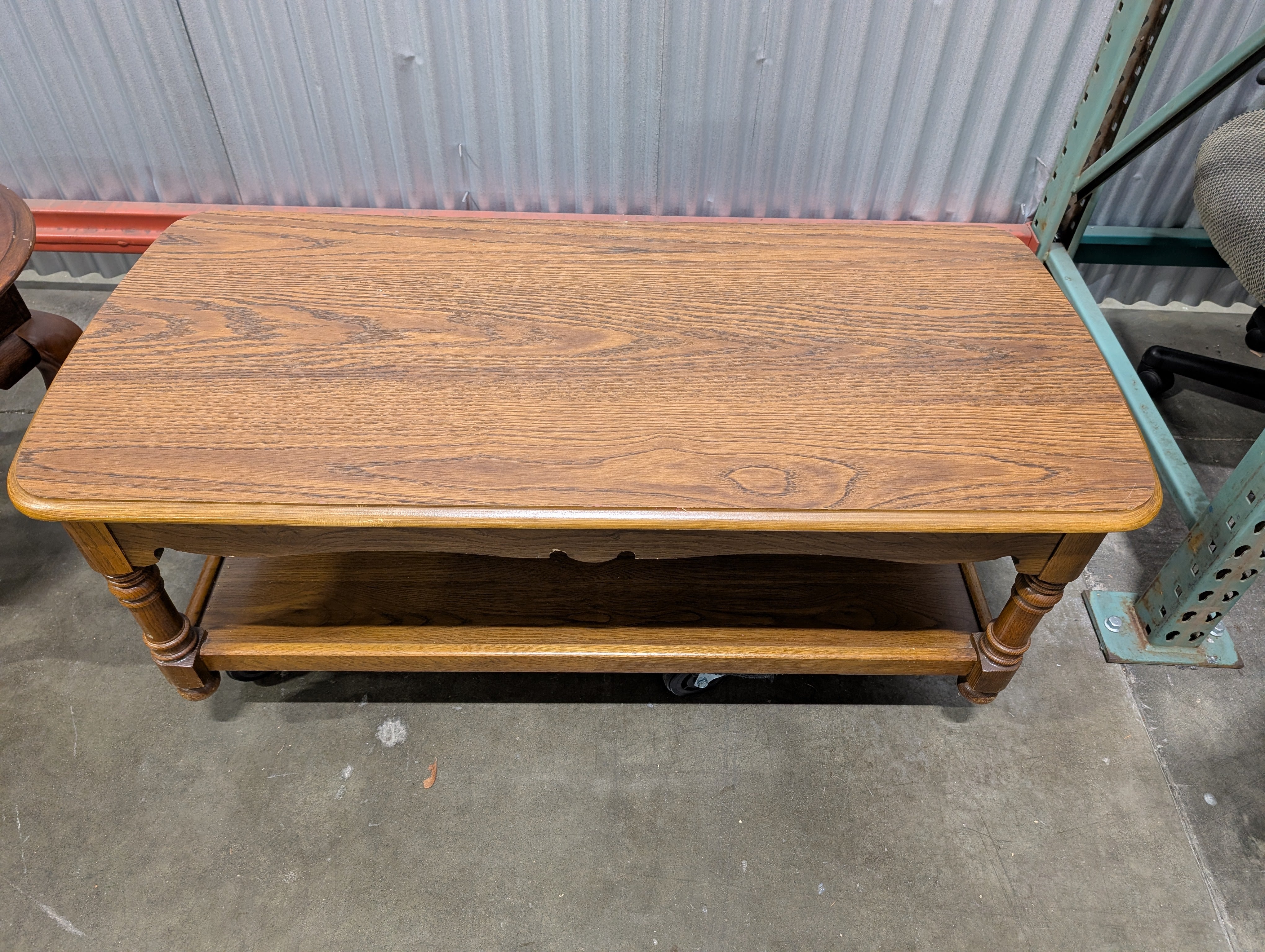 Traditional Wood Lift-Top Coffee Table