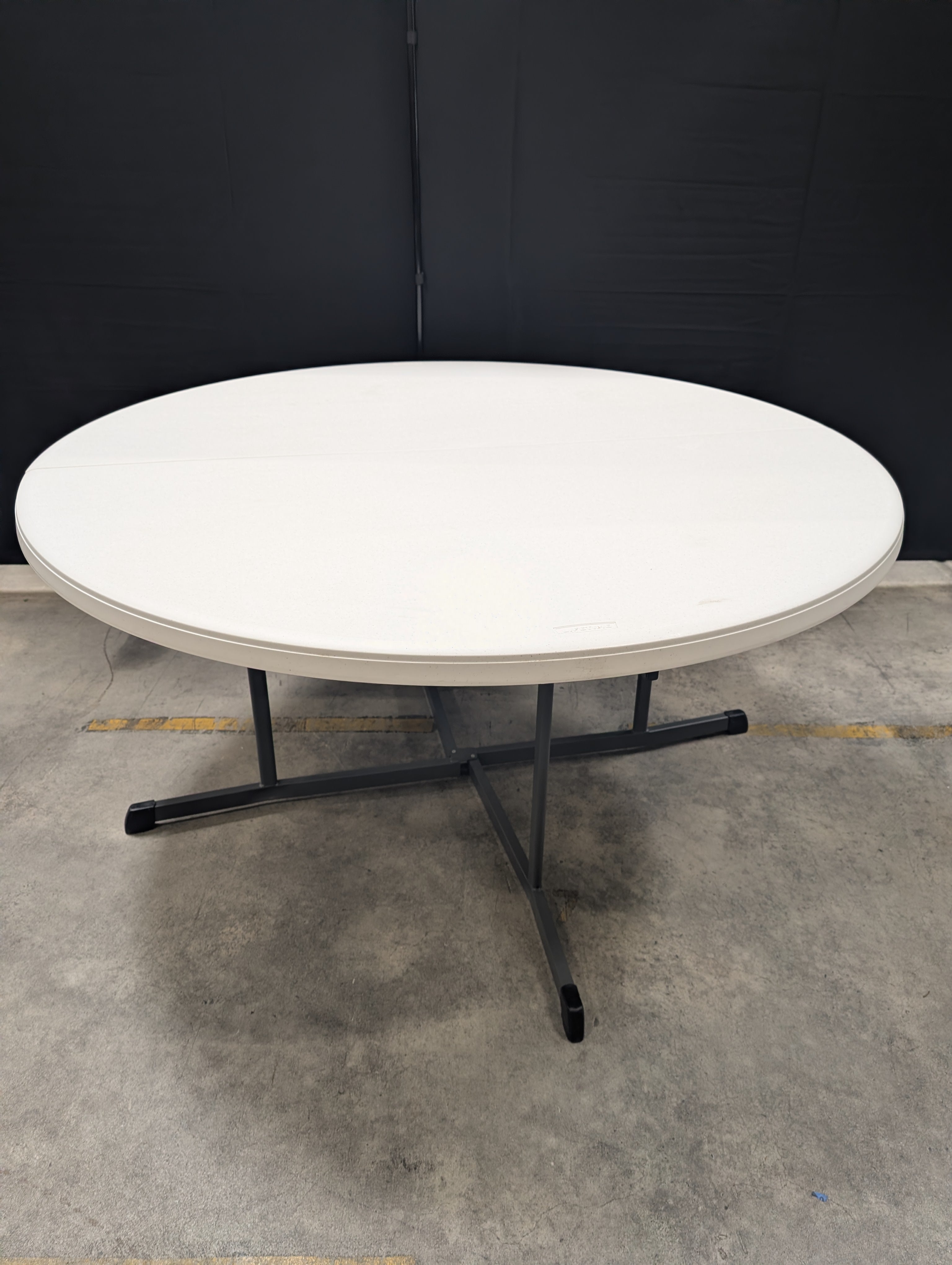 LIFETIME White Round Bi-Fold Portable Table