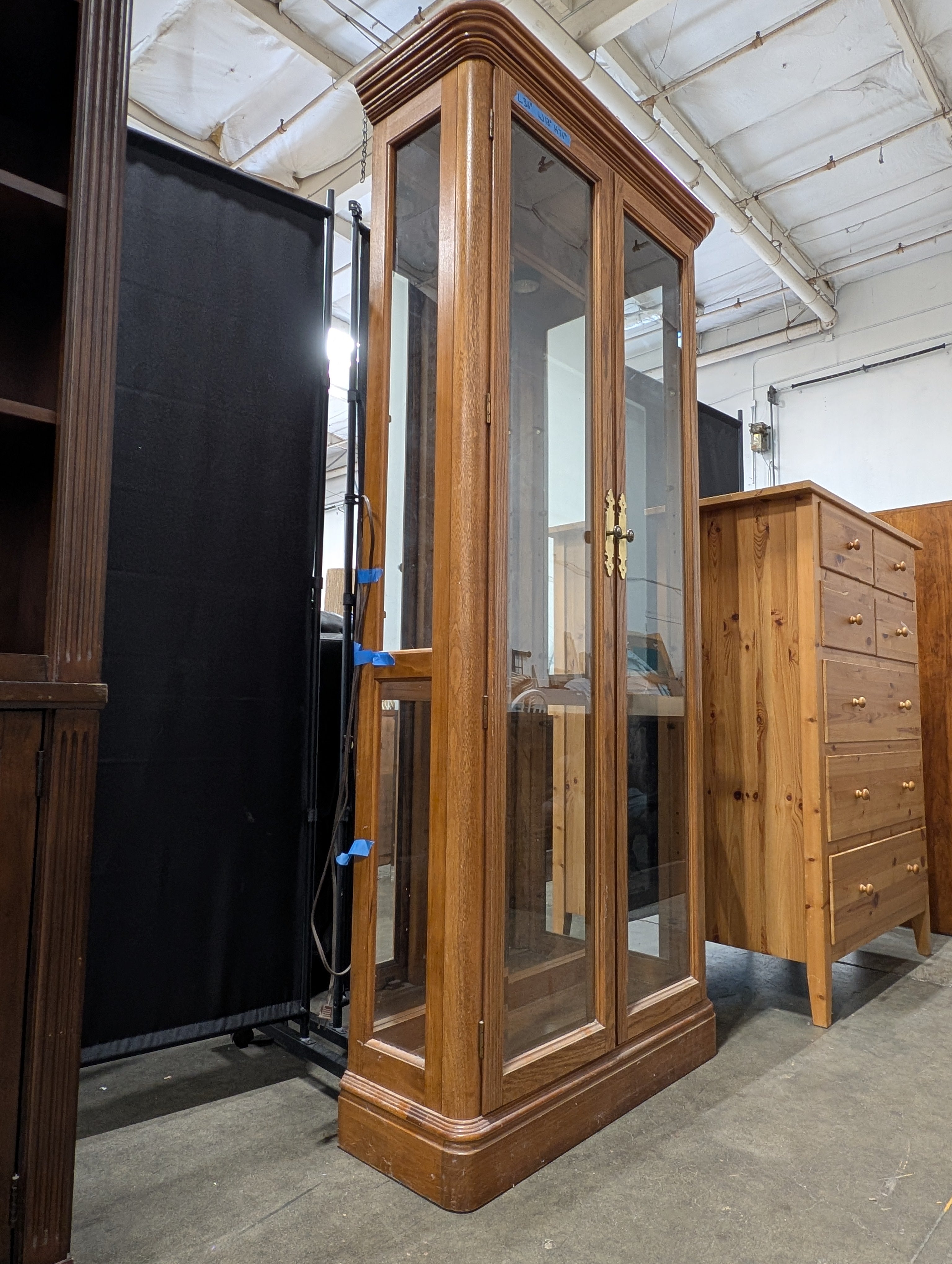 Hardwood Glass Door Display Cabinet with Interior Shelves