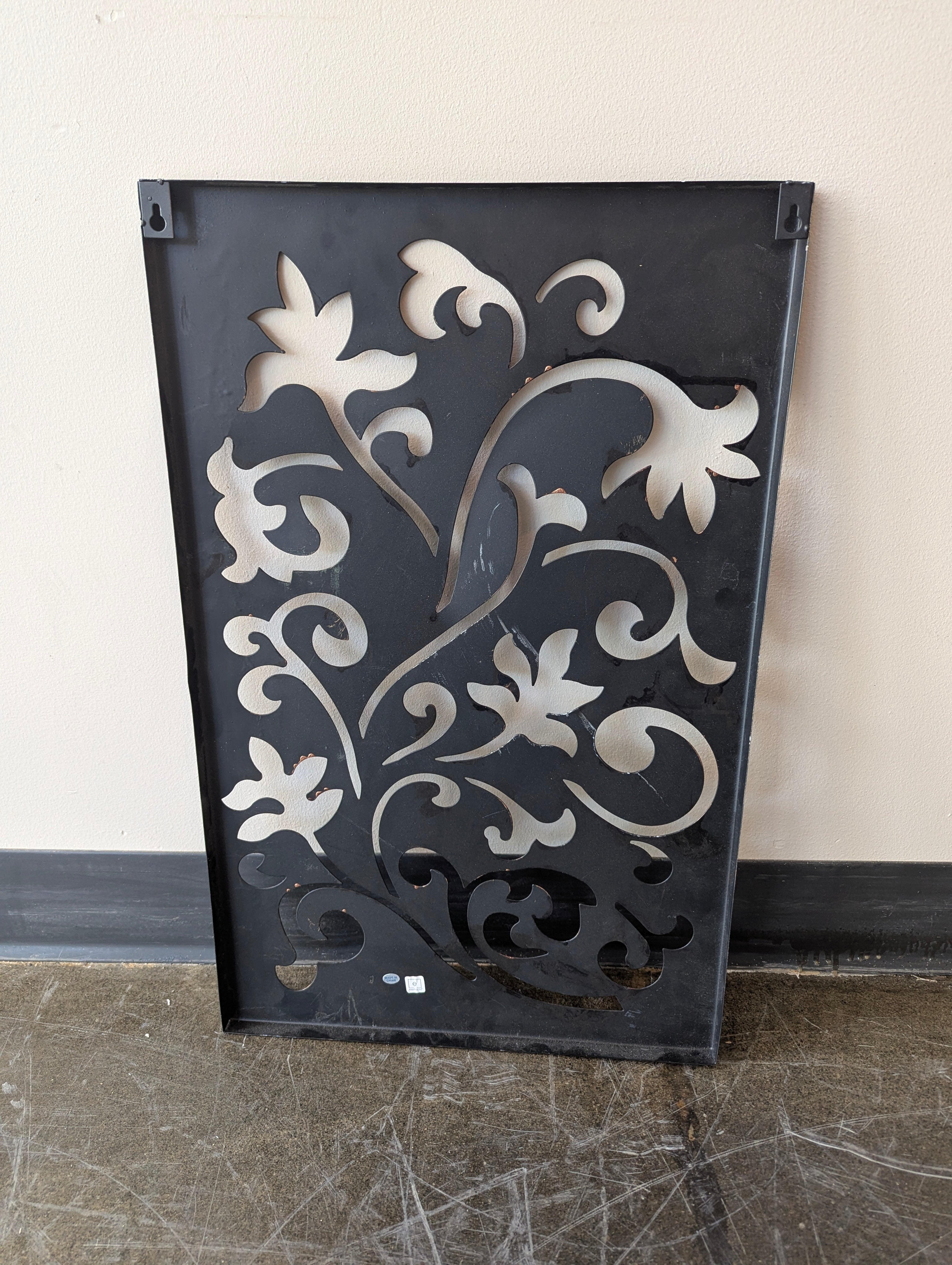 Metal Flower and Leaf Design