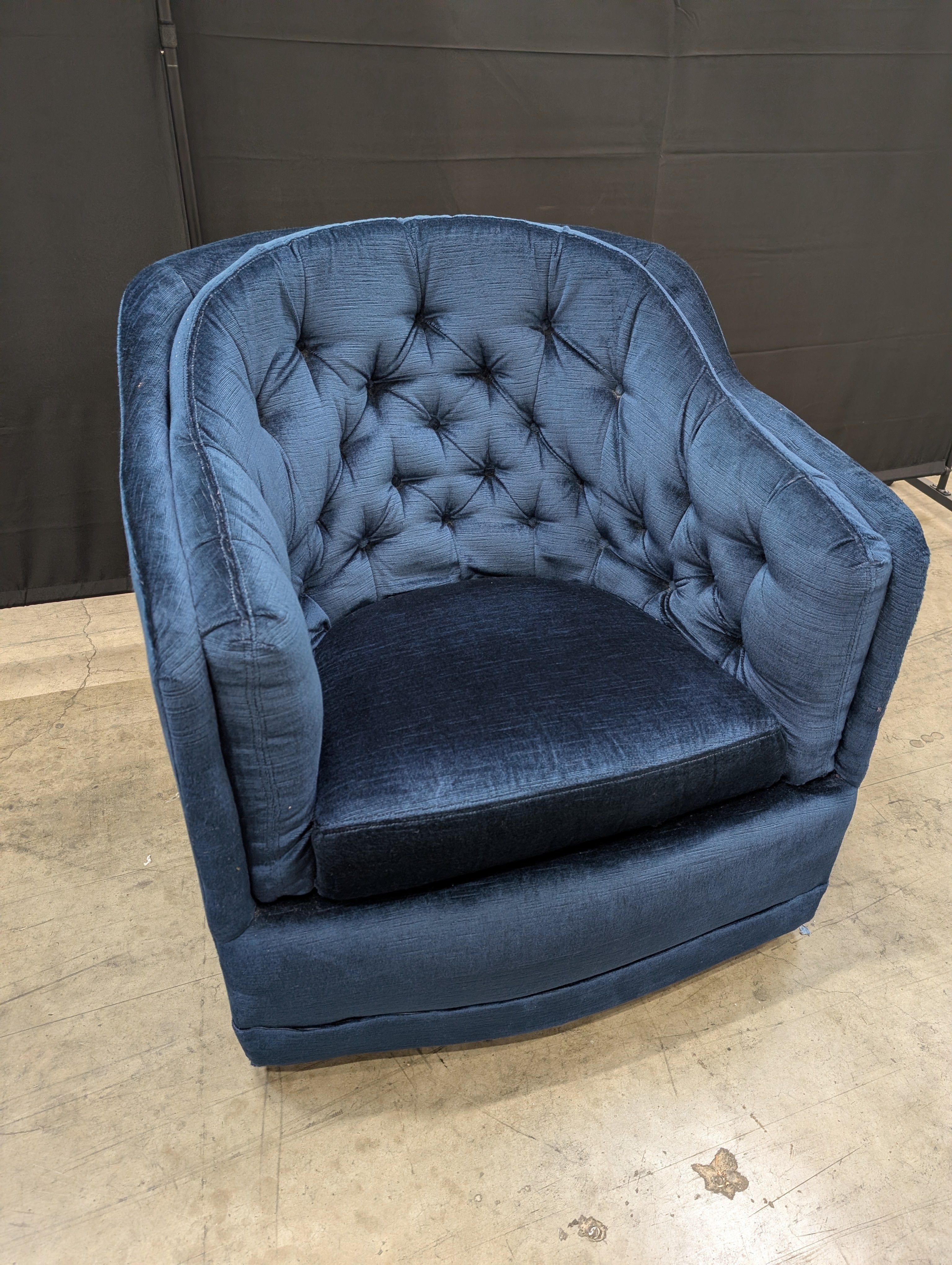 Deep Blue Velvet Tufted Barrel Accent Chair