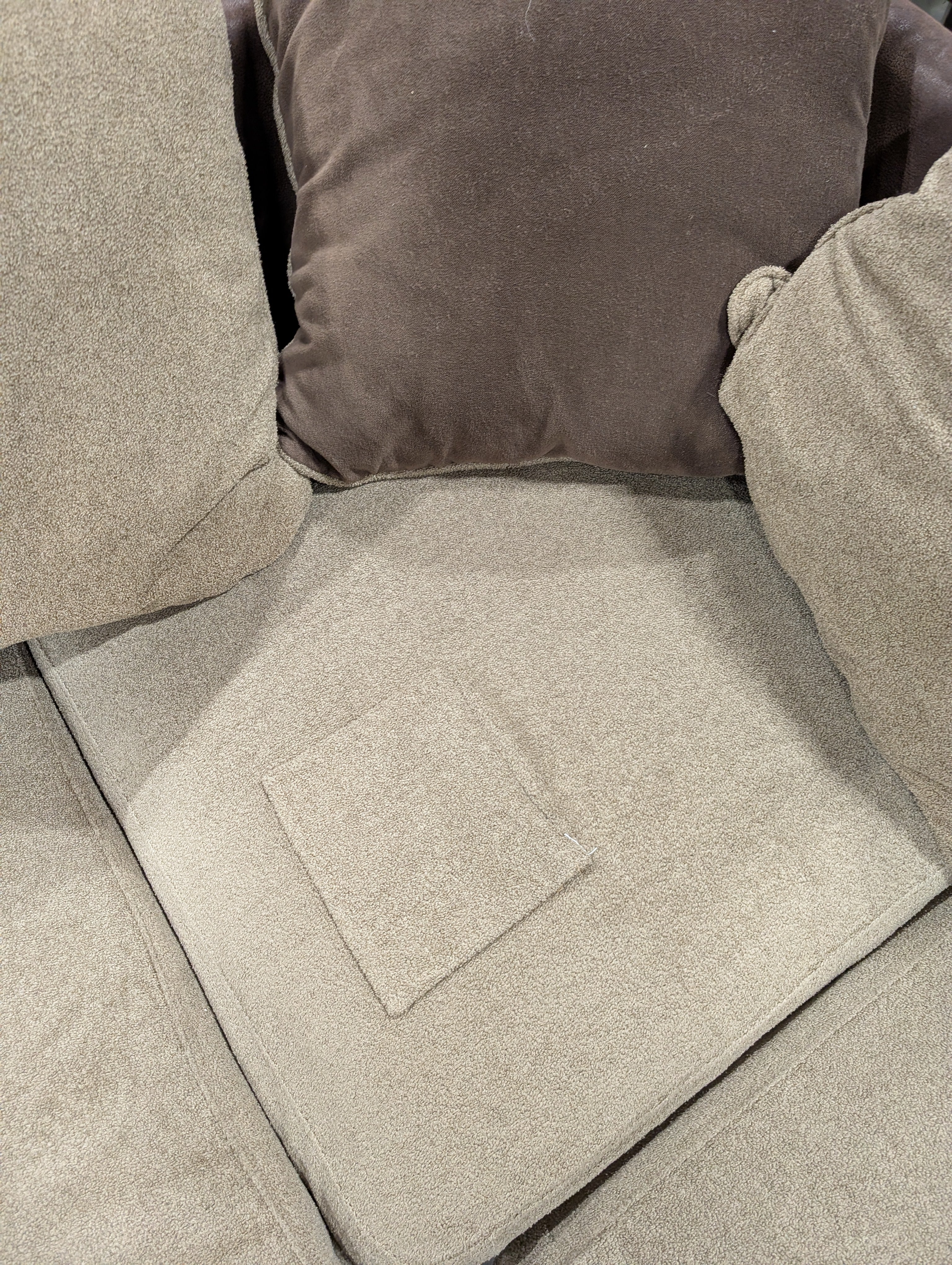 Warehouse sale - Spacious Brown Upholstered L-Shaped Sectional Sofa with Chaise