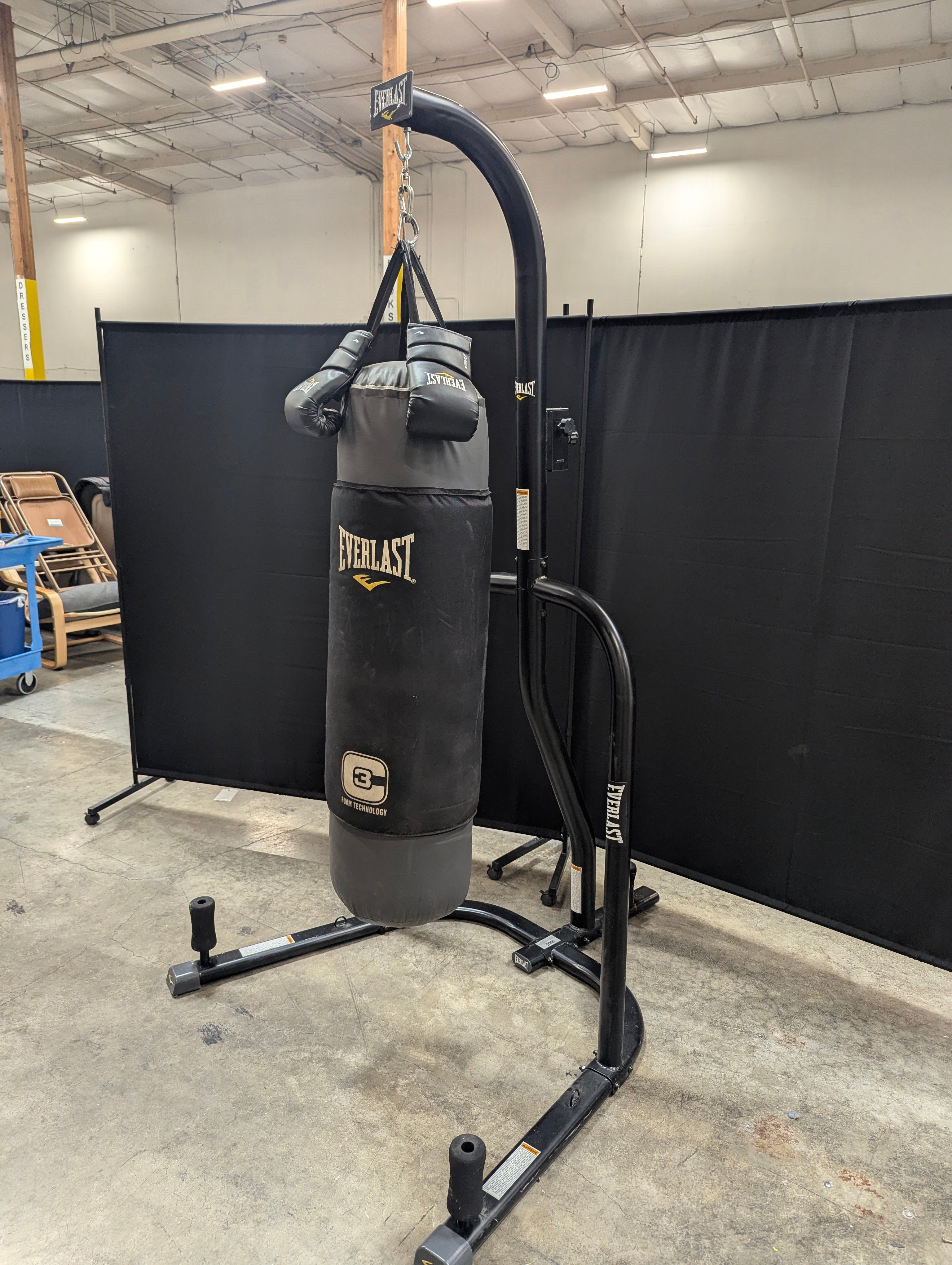 EVERLAST Freestanding Heavy Bag System for Home Fitness