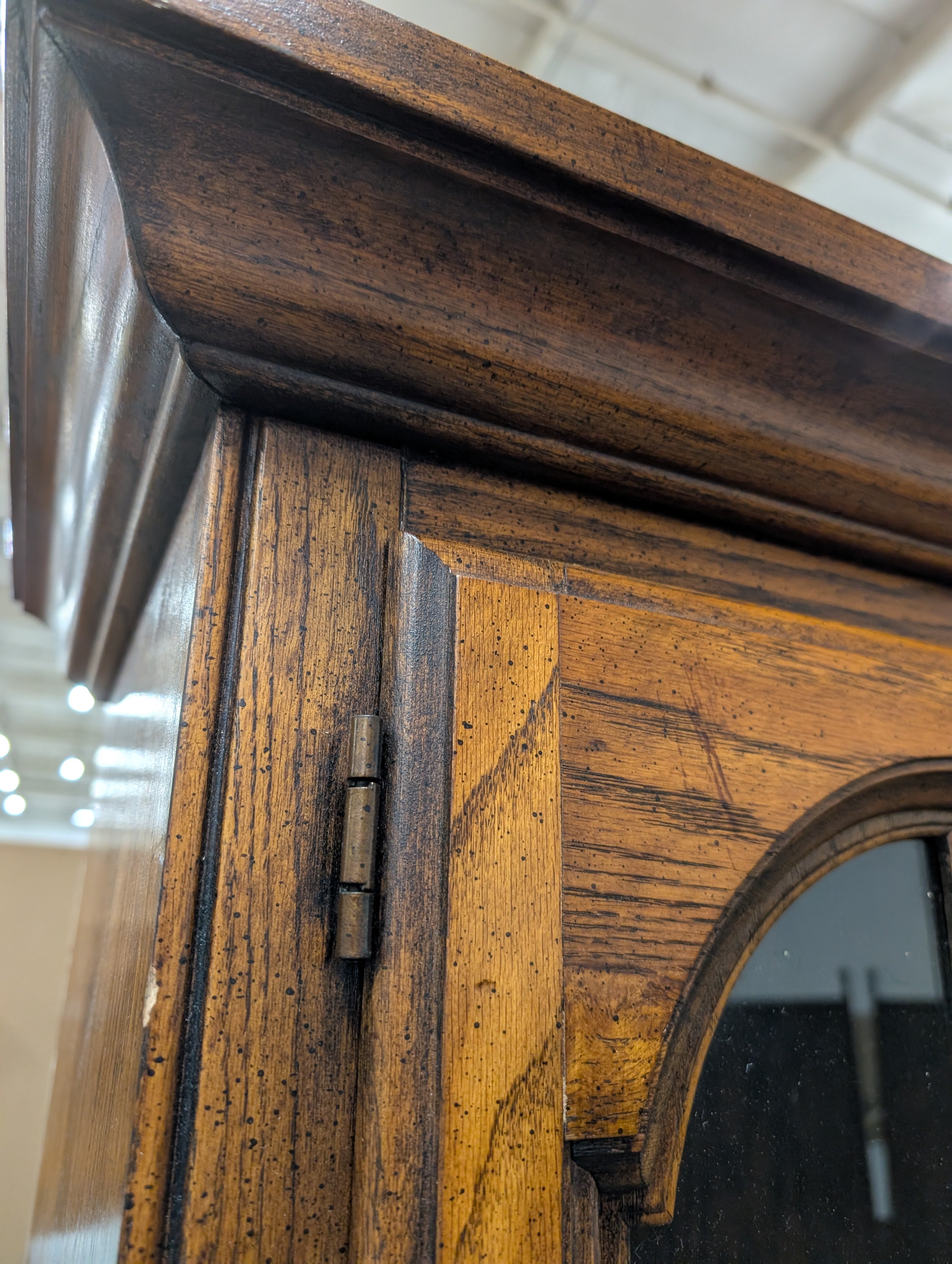 Traditional Renfrew Hall China Cabinet