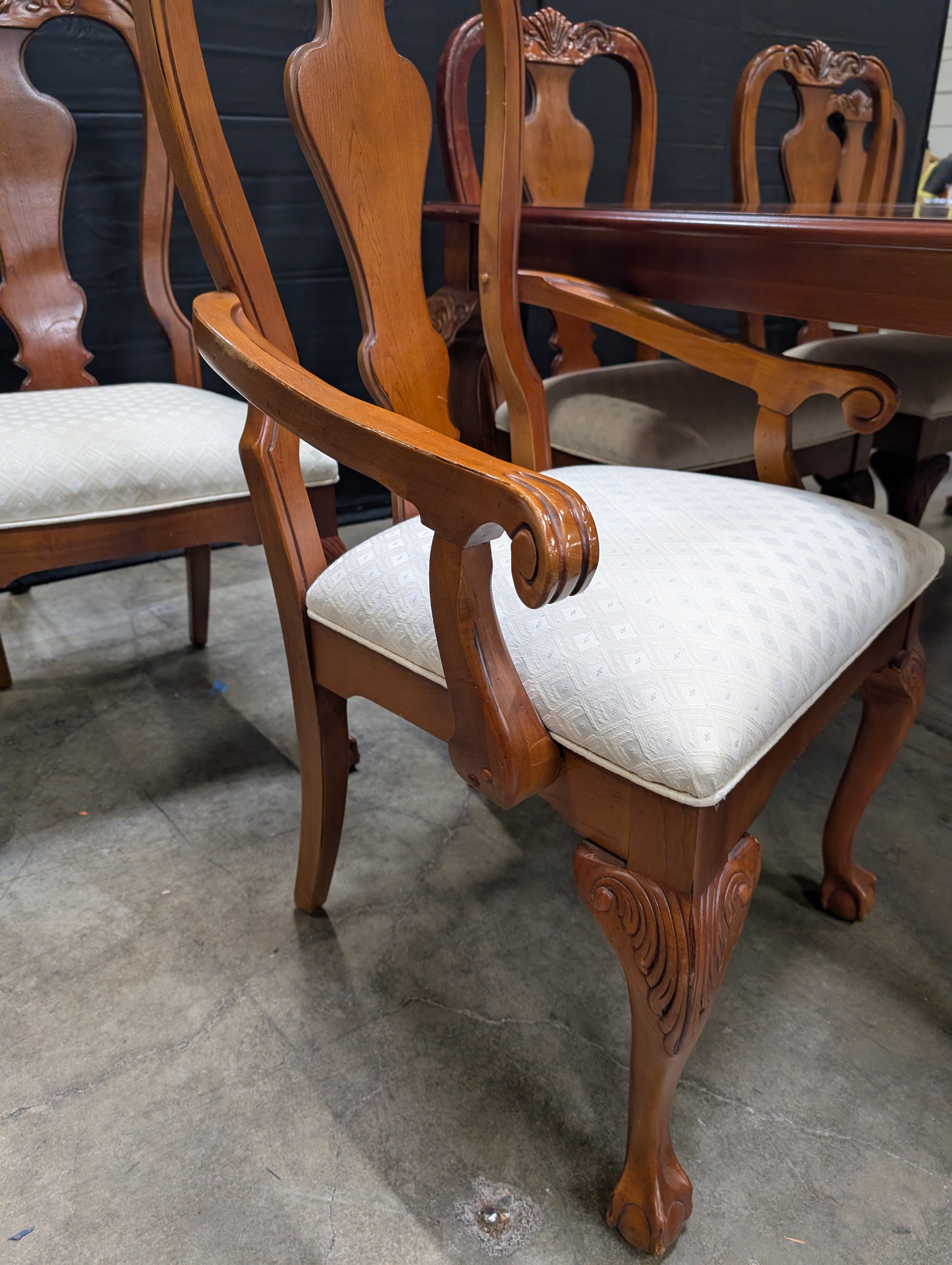 Traditional Thomasville Dining Table Set with 8 Chairs