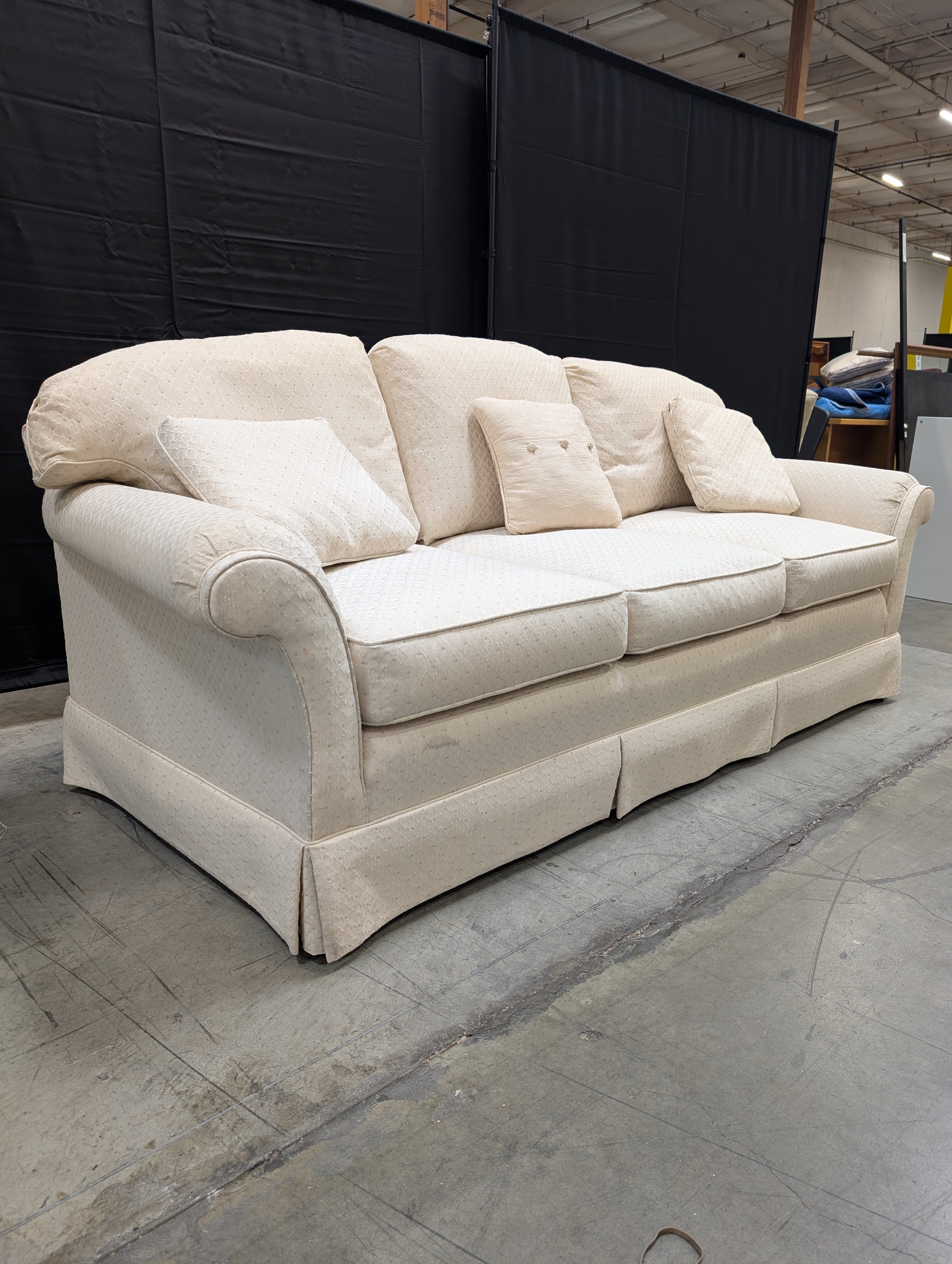 HickoryCraft Three-Seater Fabric Sofa with Rolled Arms