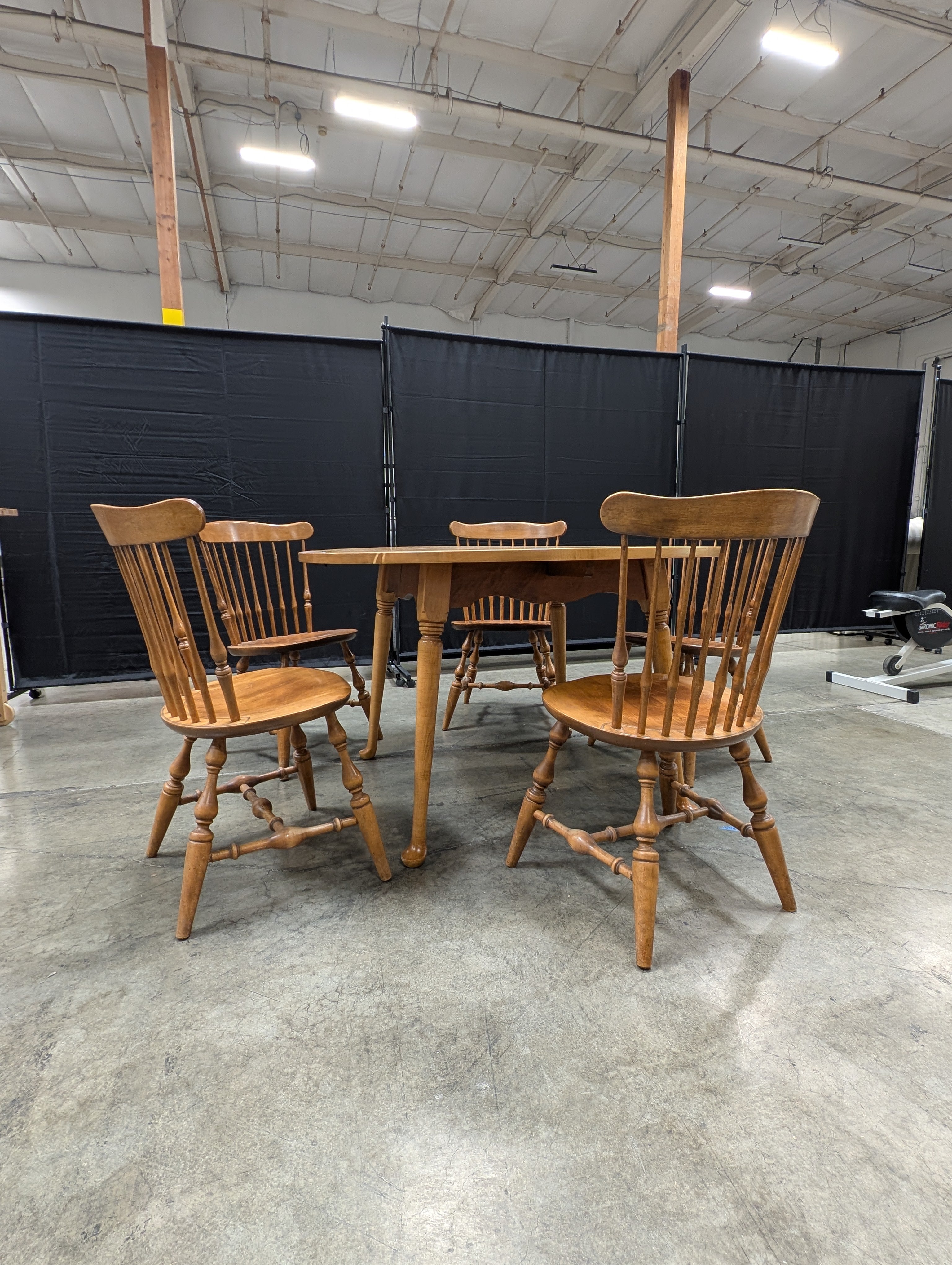 Nichols & Stone Dining Set | Round Table and Five Chairs