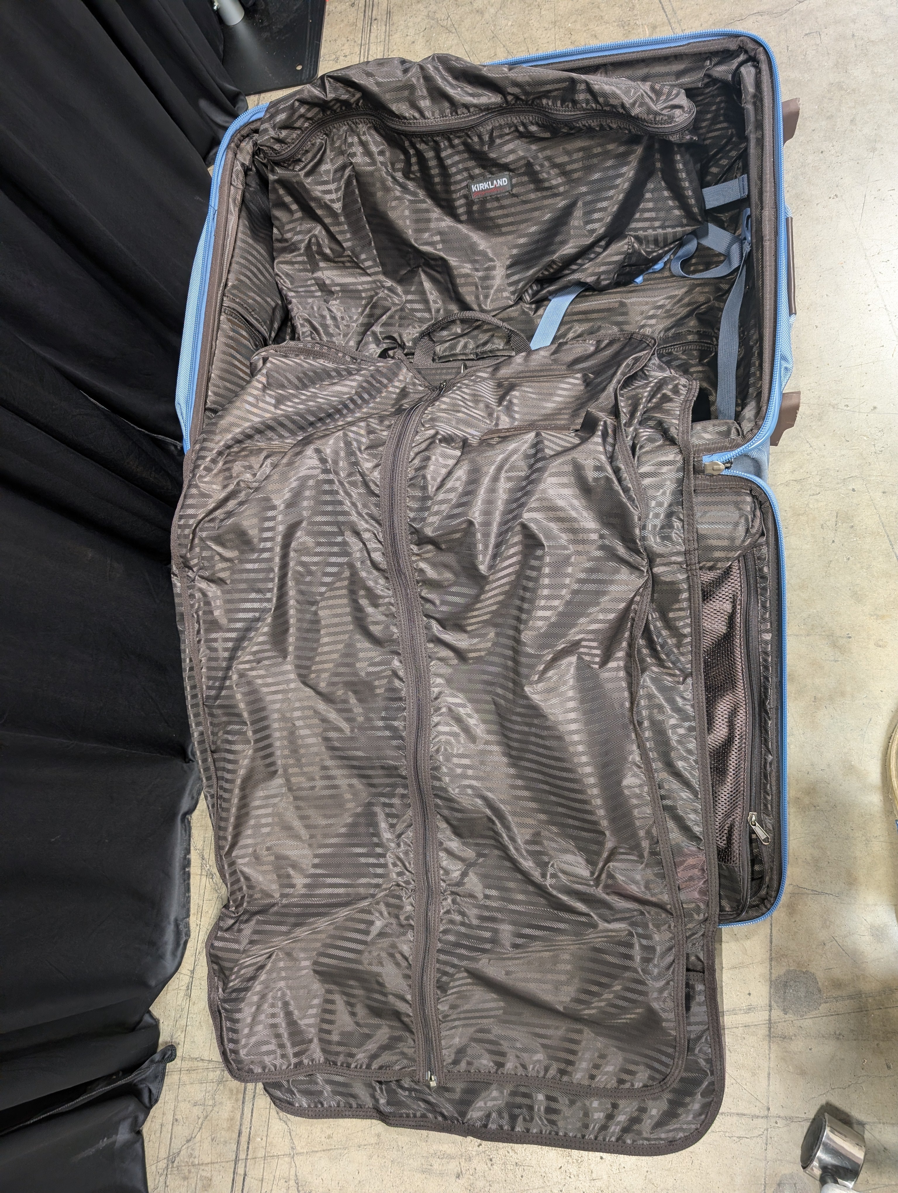 Light Blue Rolling Suitcase with Retractable Handle