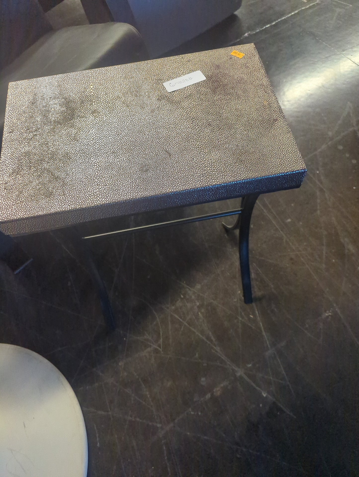 Embossed top laptop table