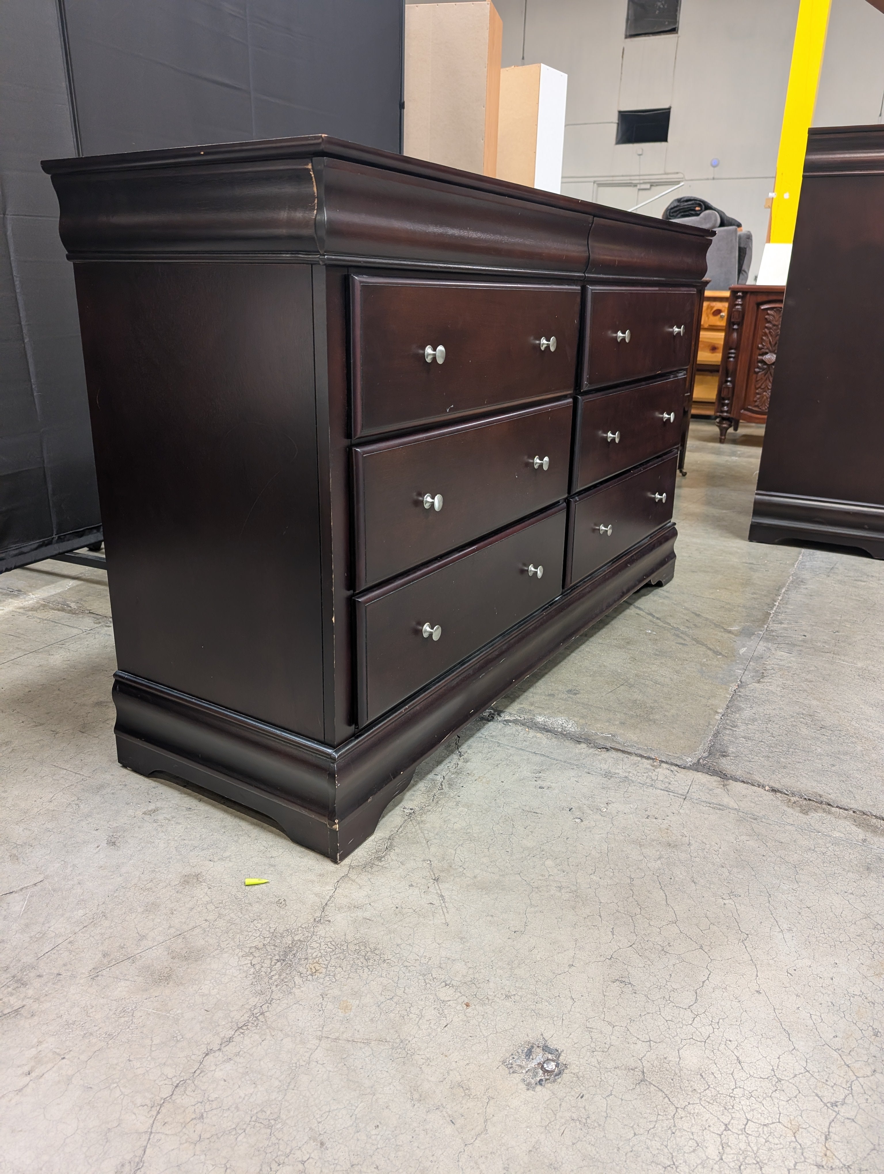 Classic Dark Wood Six-Drawer Dresser