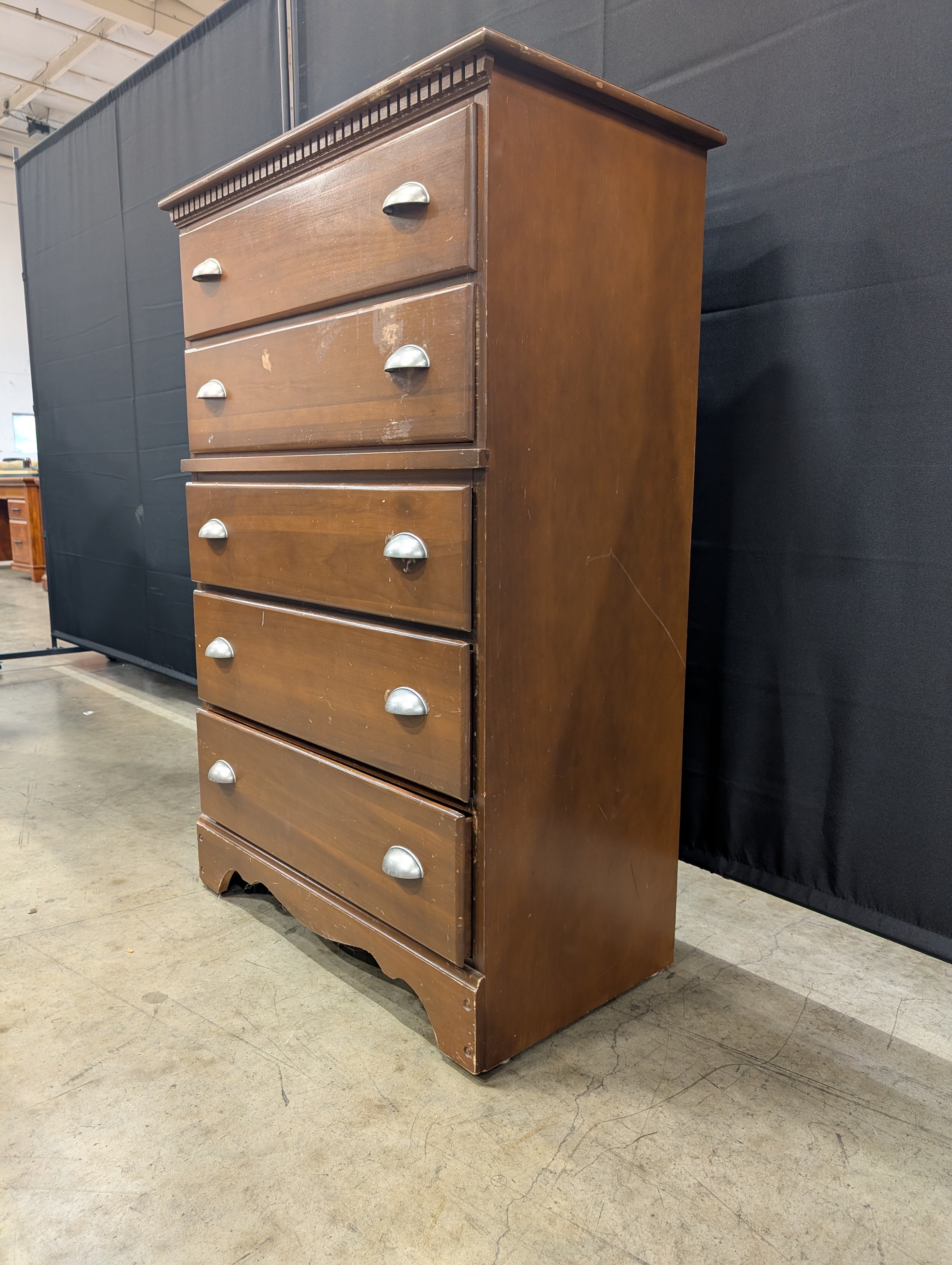 Traditional Brown Wood 5-Drawer Chest Dresser