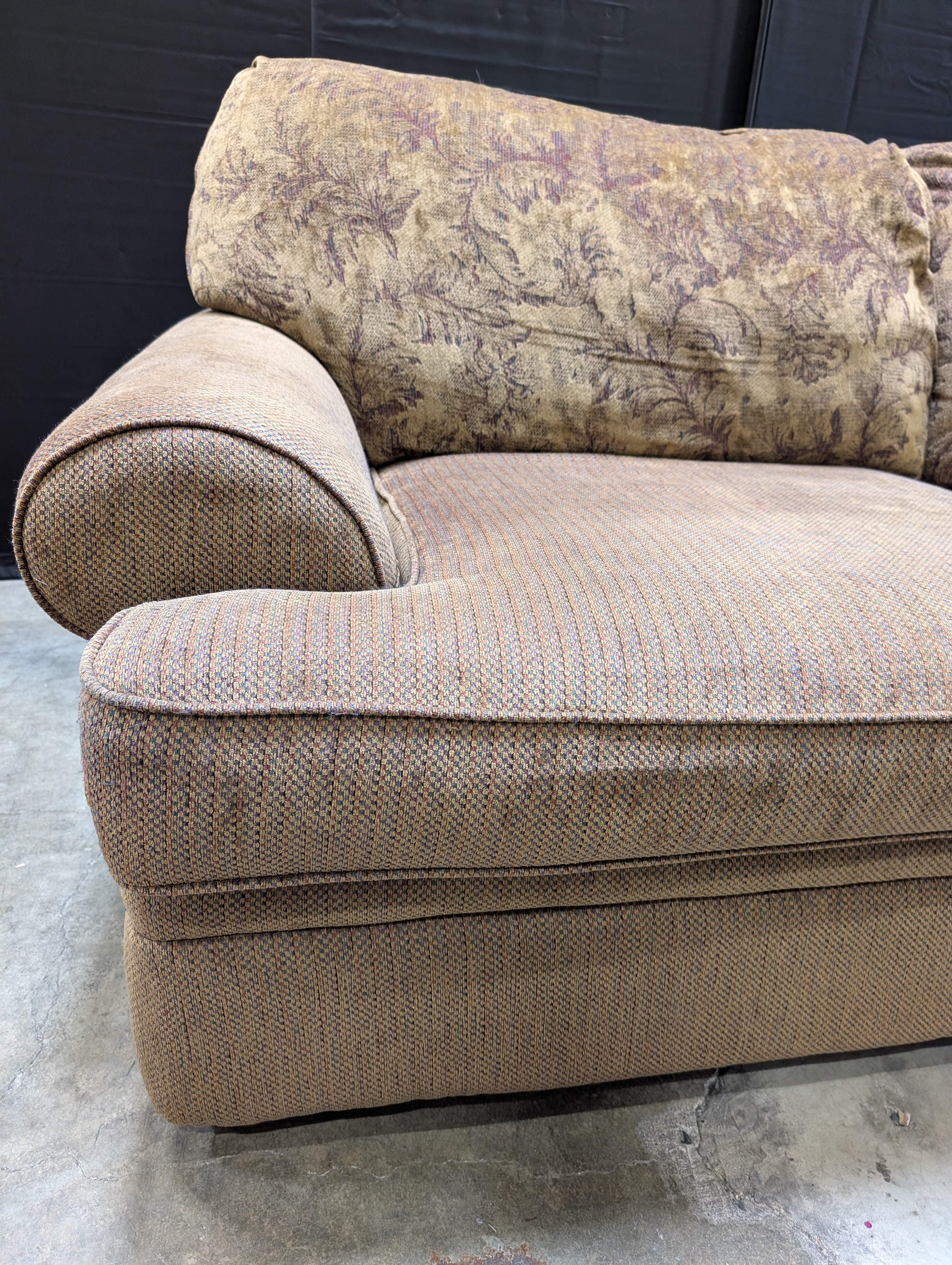 Sklar Peppler Spacious Earth-Toned Sectional Sofa with Patterned Cushions