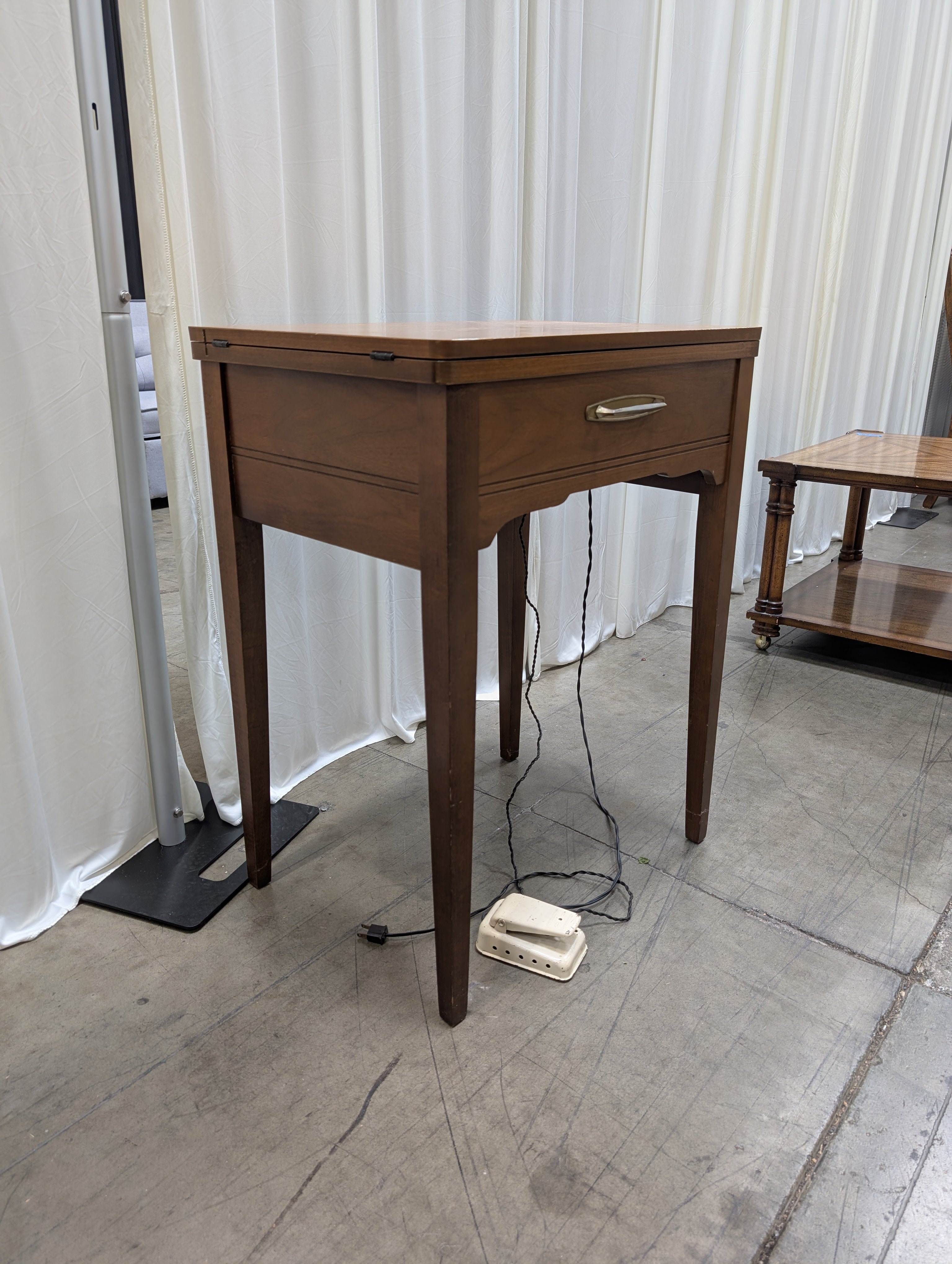 Vintage Wood Singer Sewing Machine Cabinet with Folding Leaf