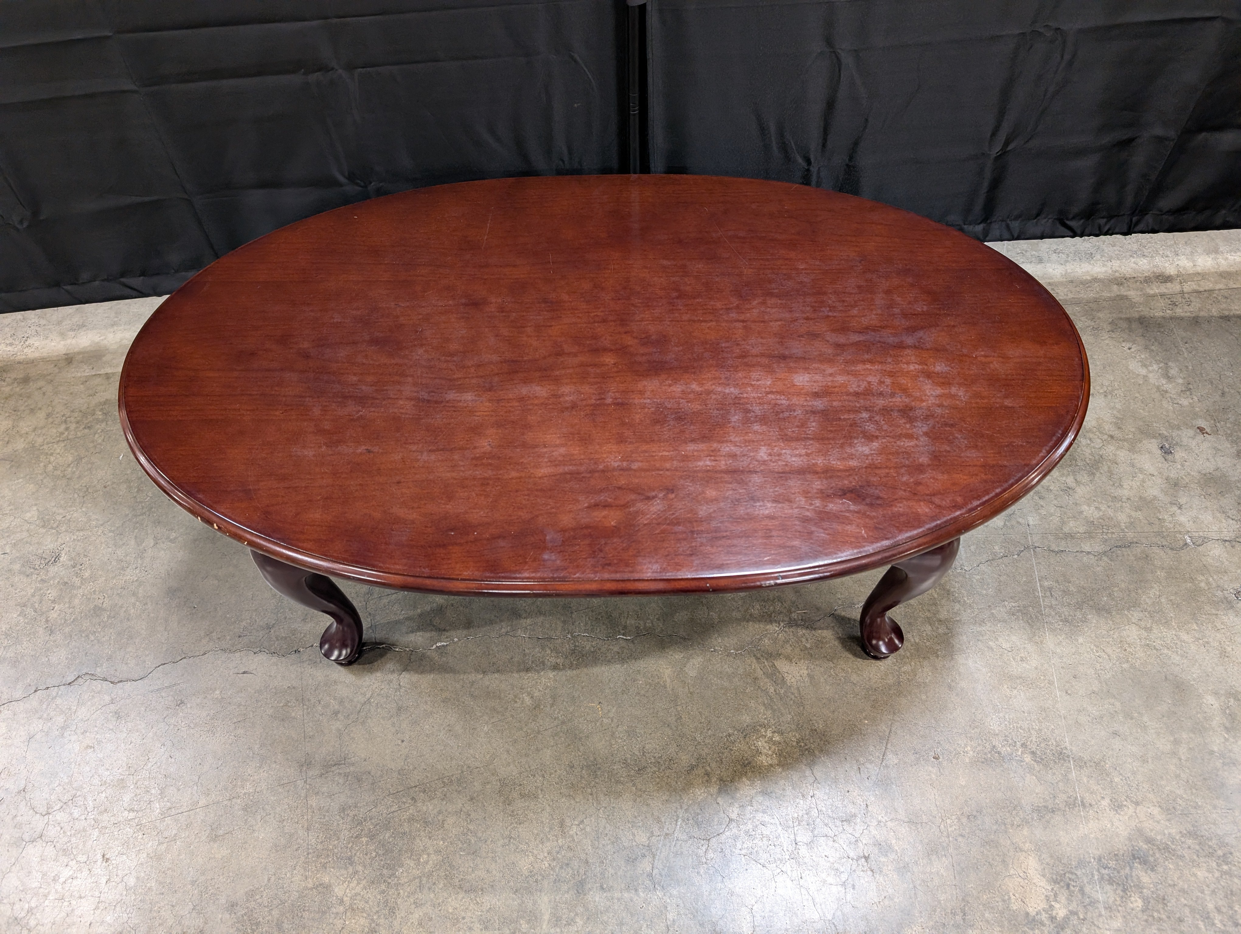 Traditional Oval Wood Pedestal Accent Table