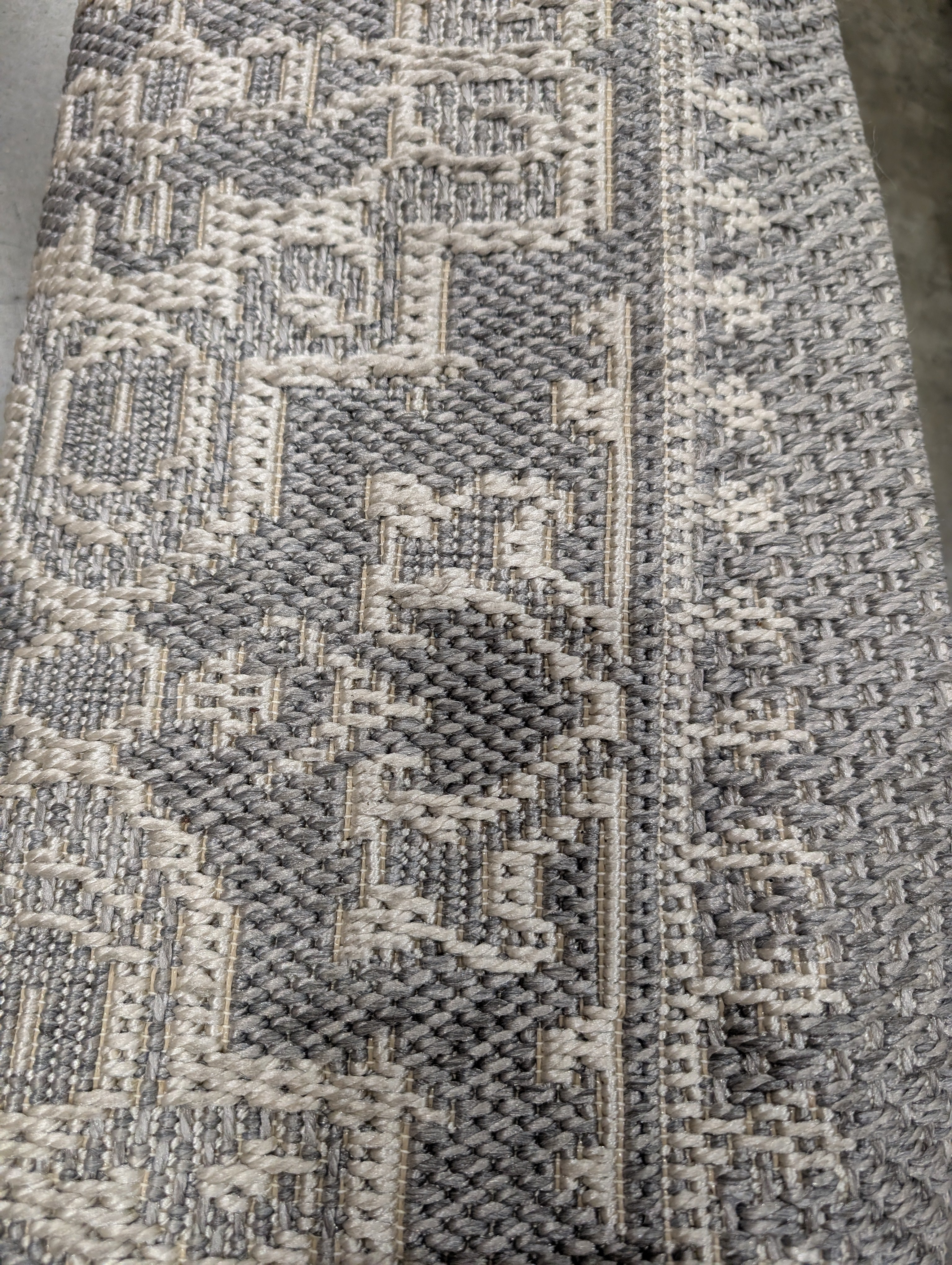 Surya Grey Moroccan Pattern Area Rug (7' x 10')