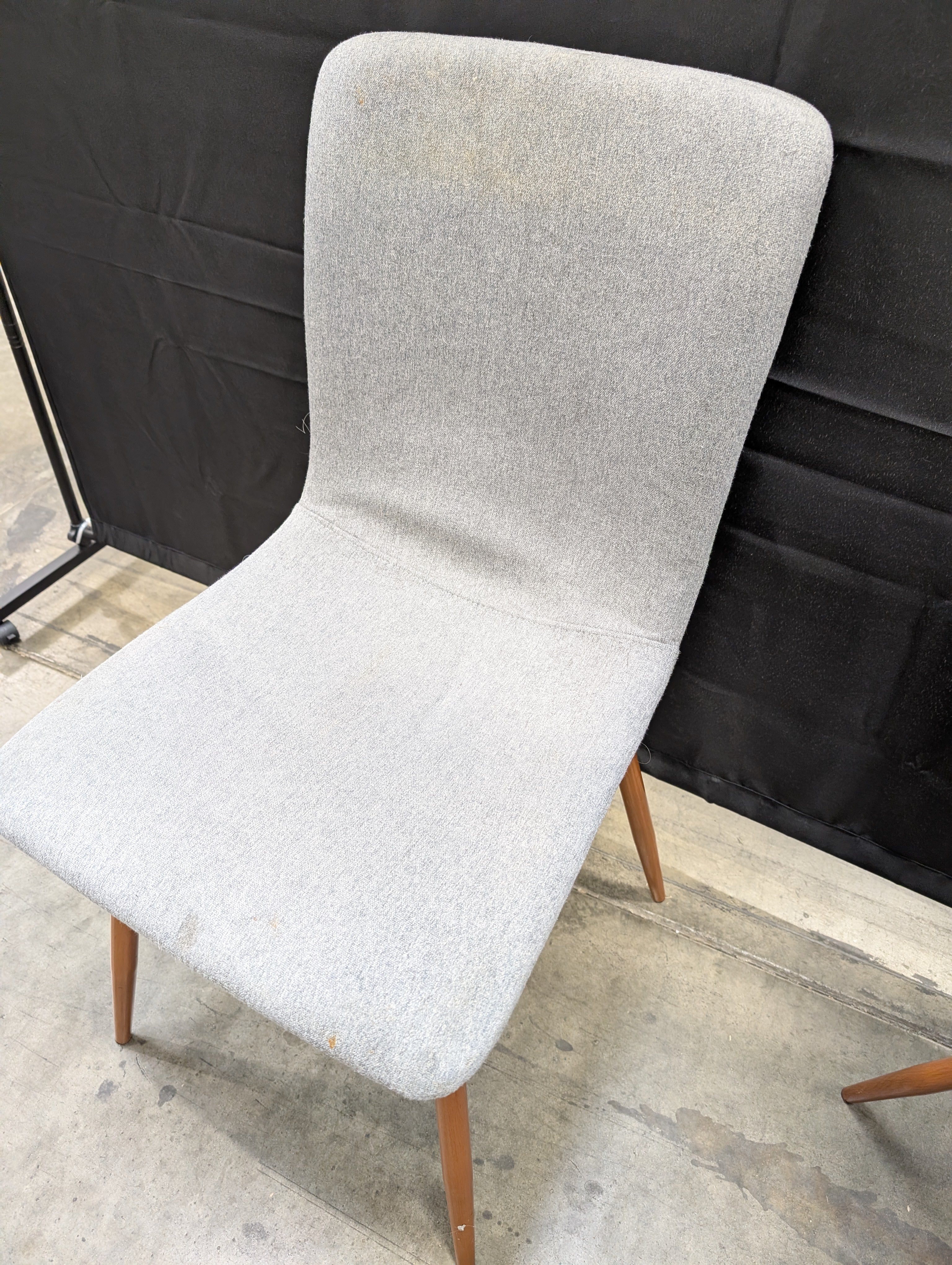 Warehouse sale** Contemporary Light Grey Upholstered Dining Chair with Tapered Wood Legs