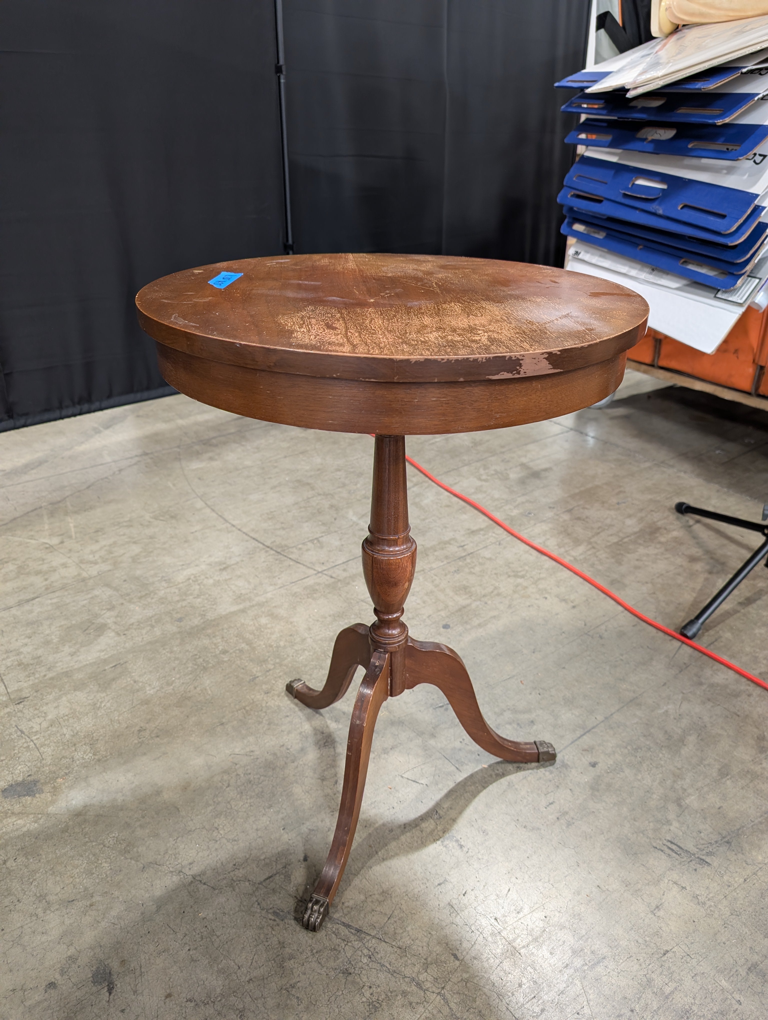 Round Mahogany-Stained Wood End Table with Pedestal Base