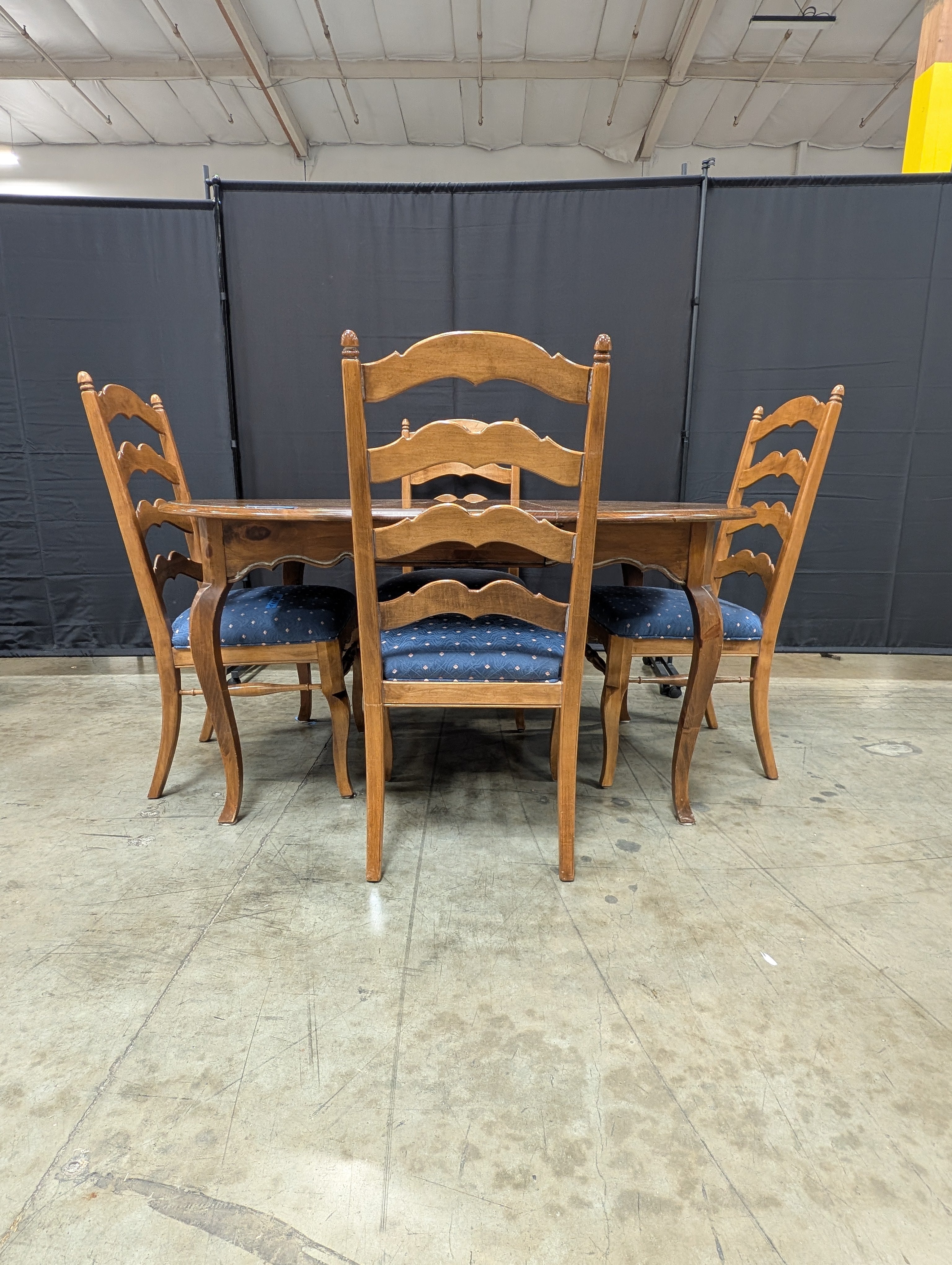 Ethan Allen Classic Solid Wood Oval Dining Table Set with 4 Chairs