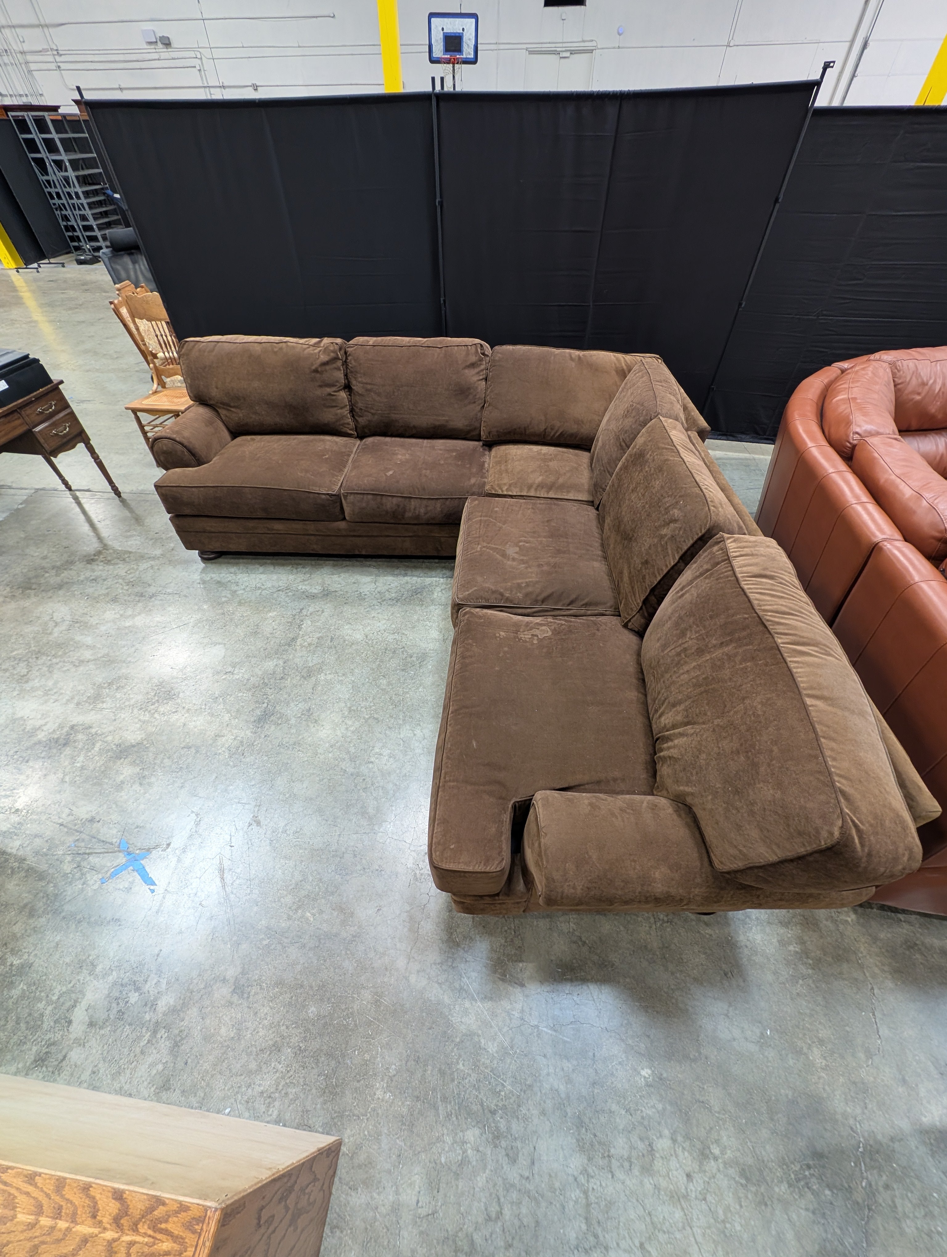 Spacious Brown Broyhill L-Shaped Sectional Sofa with Plush Upholstery USED