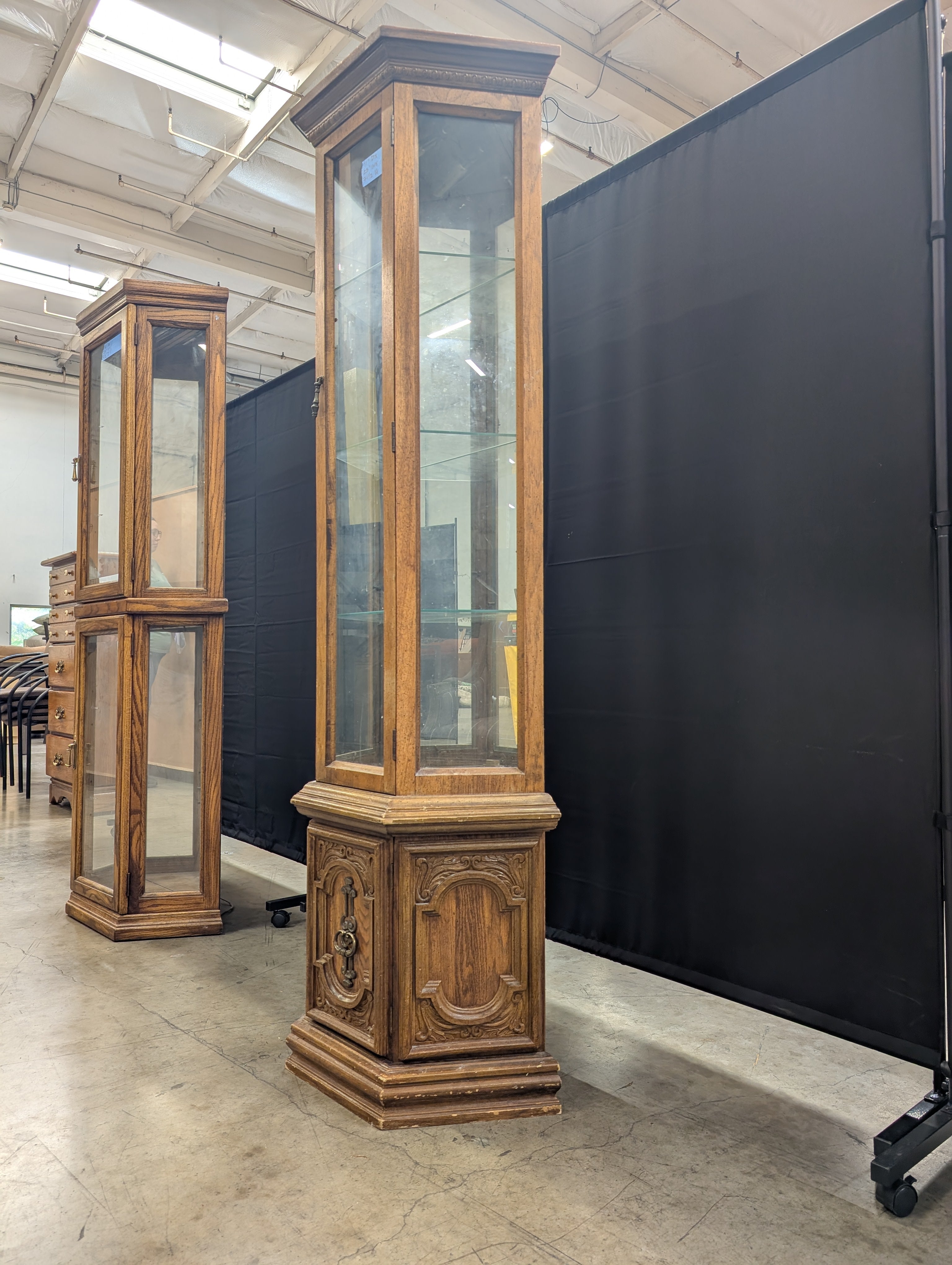 Traditional Hardwood Corner Display Cabinet with Glass Shelves