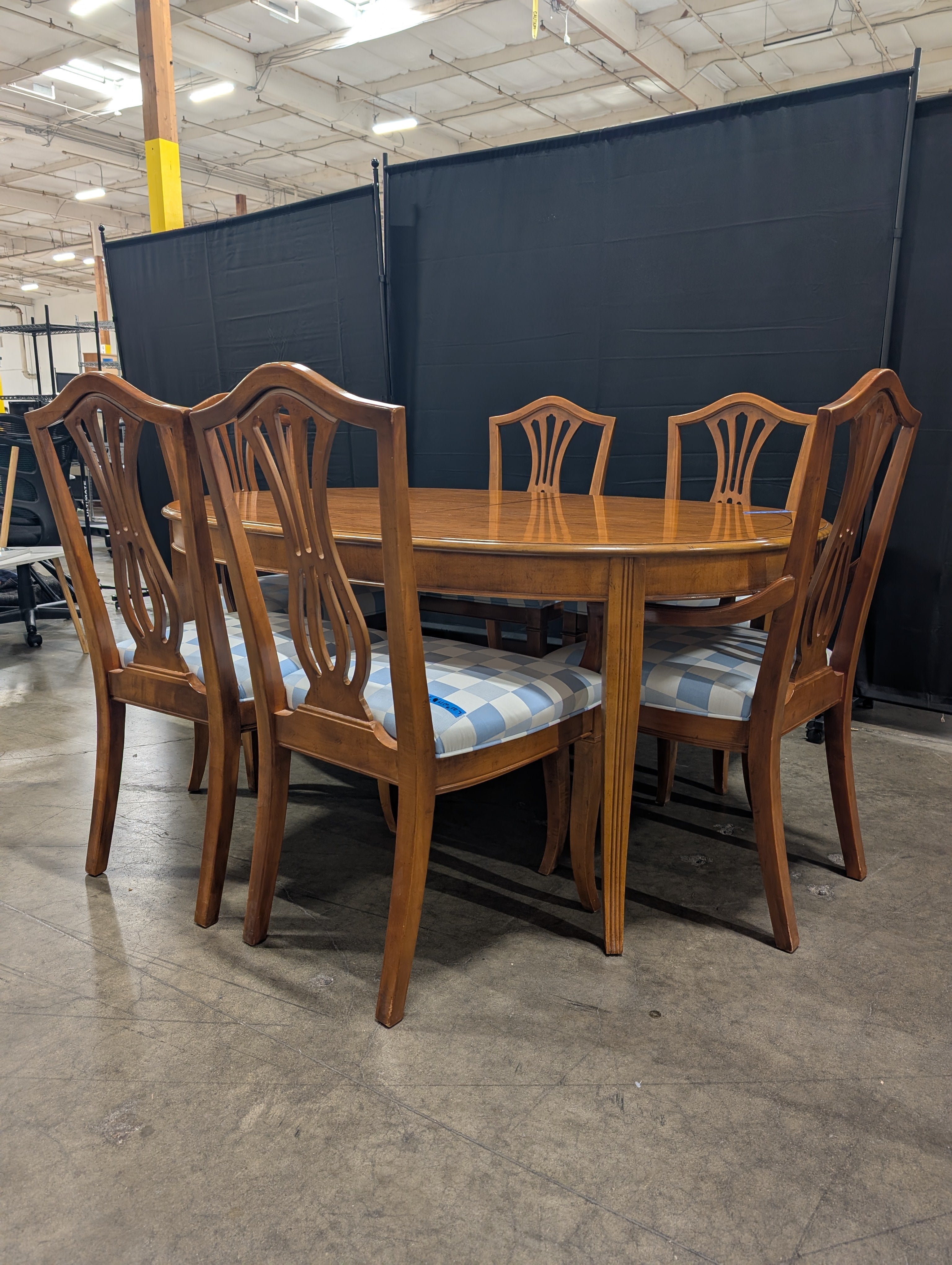 Drexel Traditional Oval Wood Dining Table with Six Dining Chairs Set