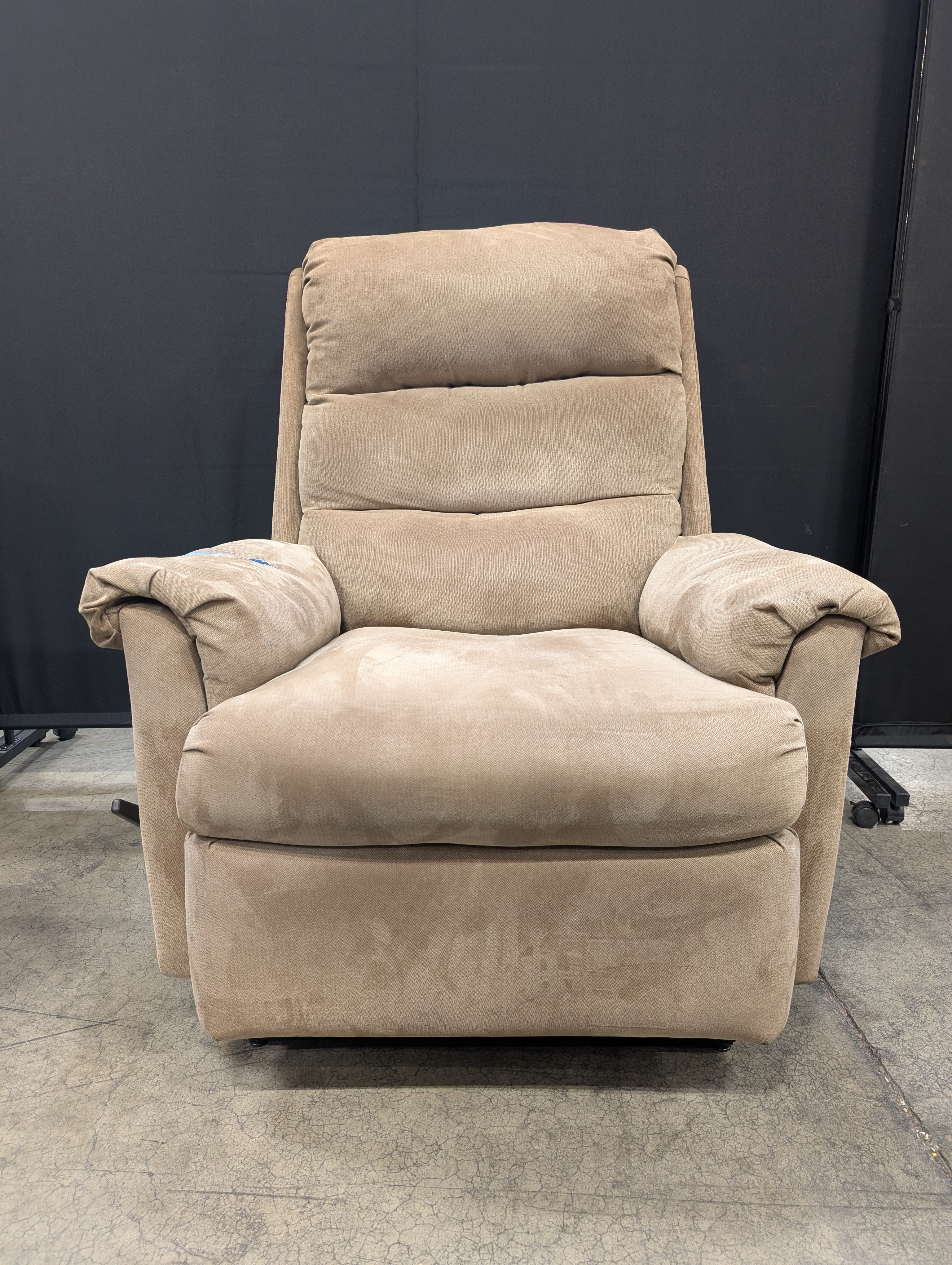 Lane Furniture Ind. Tan Reclining Armchair