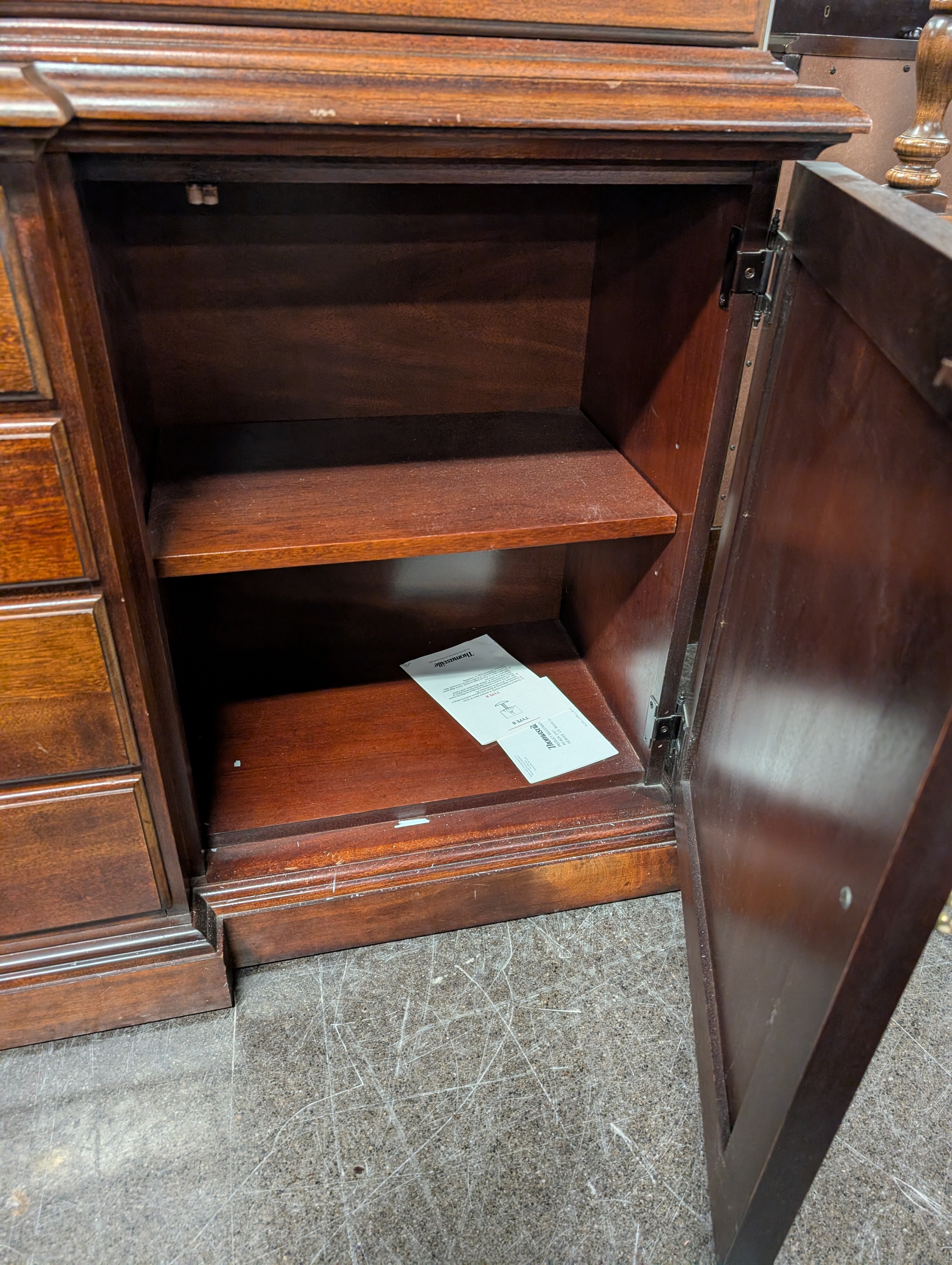 Thomasville Georgian Style Large Mahogany China Display Breakfront