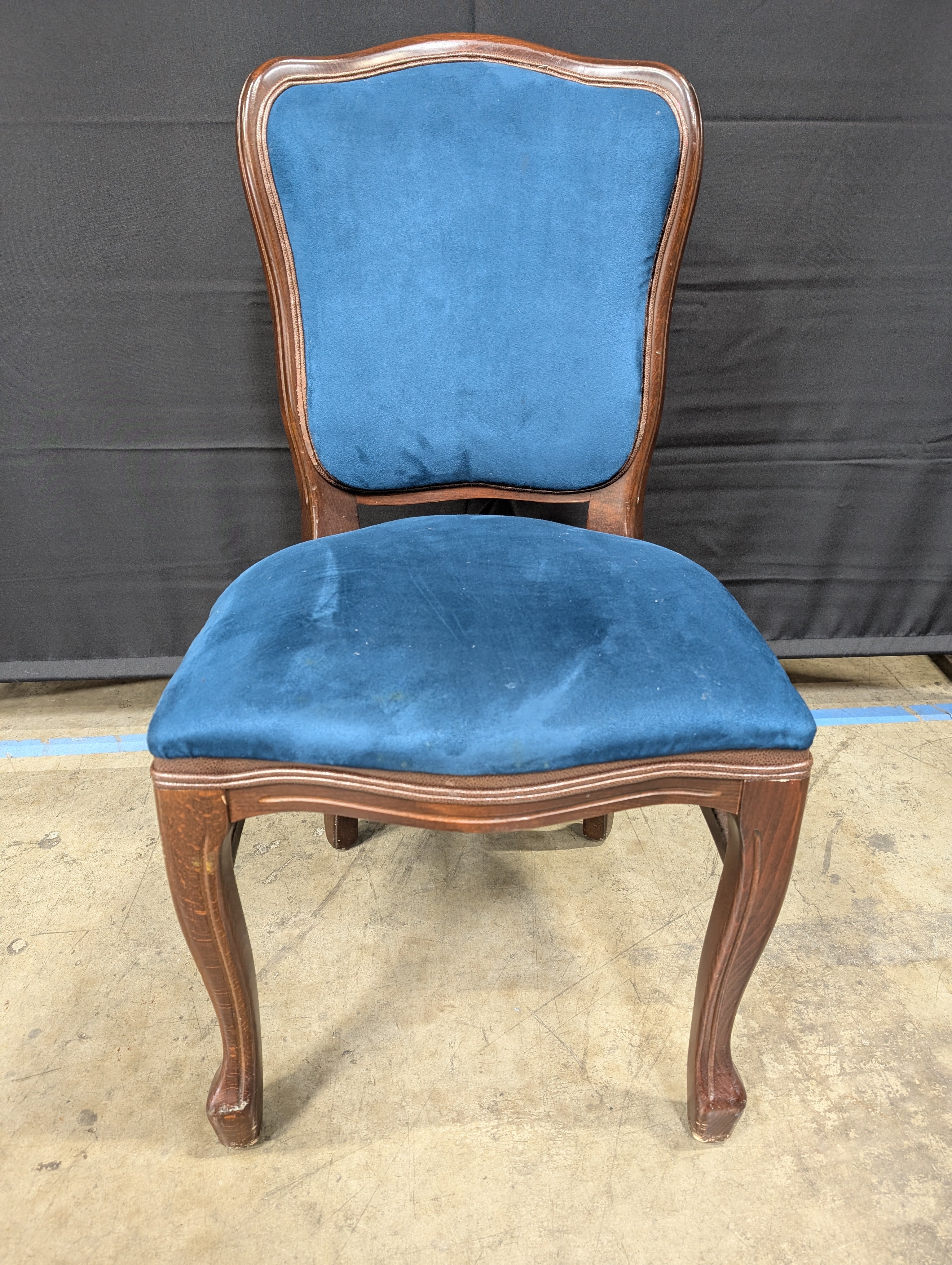 Vintage Style Deep Blue Velvet Accent Chair with Carved Wood Frame