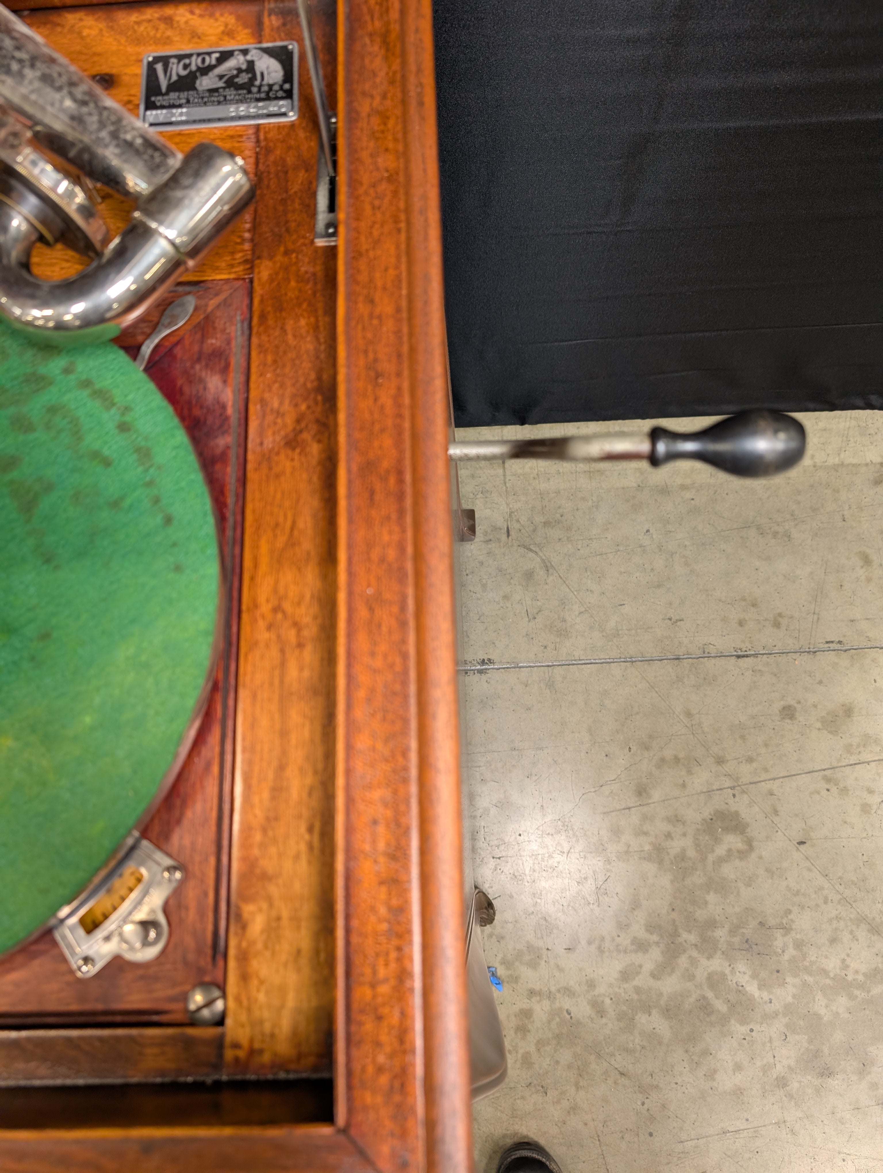 Vintage Victor VV-XI Victrola Phonograph Wood Cabinet