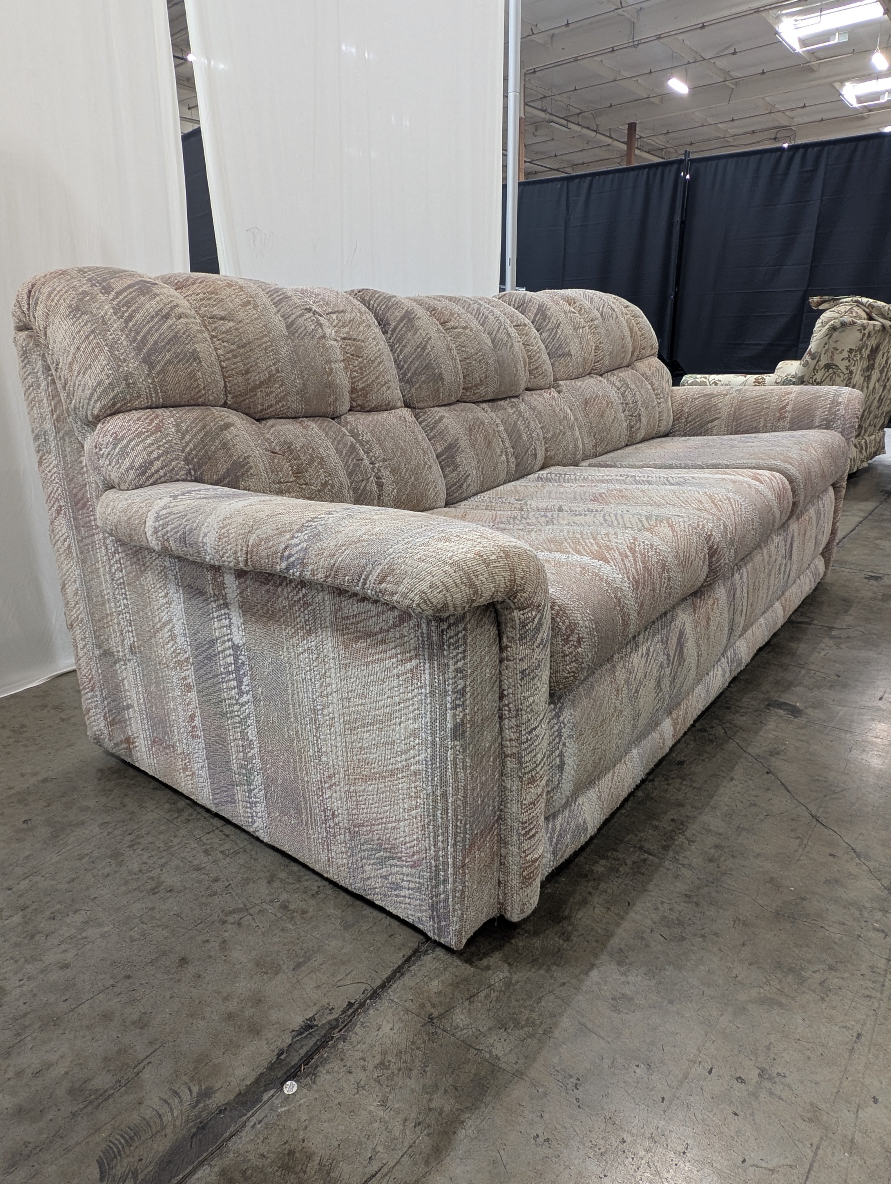 LA-Z-BOY Patterned Fabric Tufted Back sofa