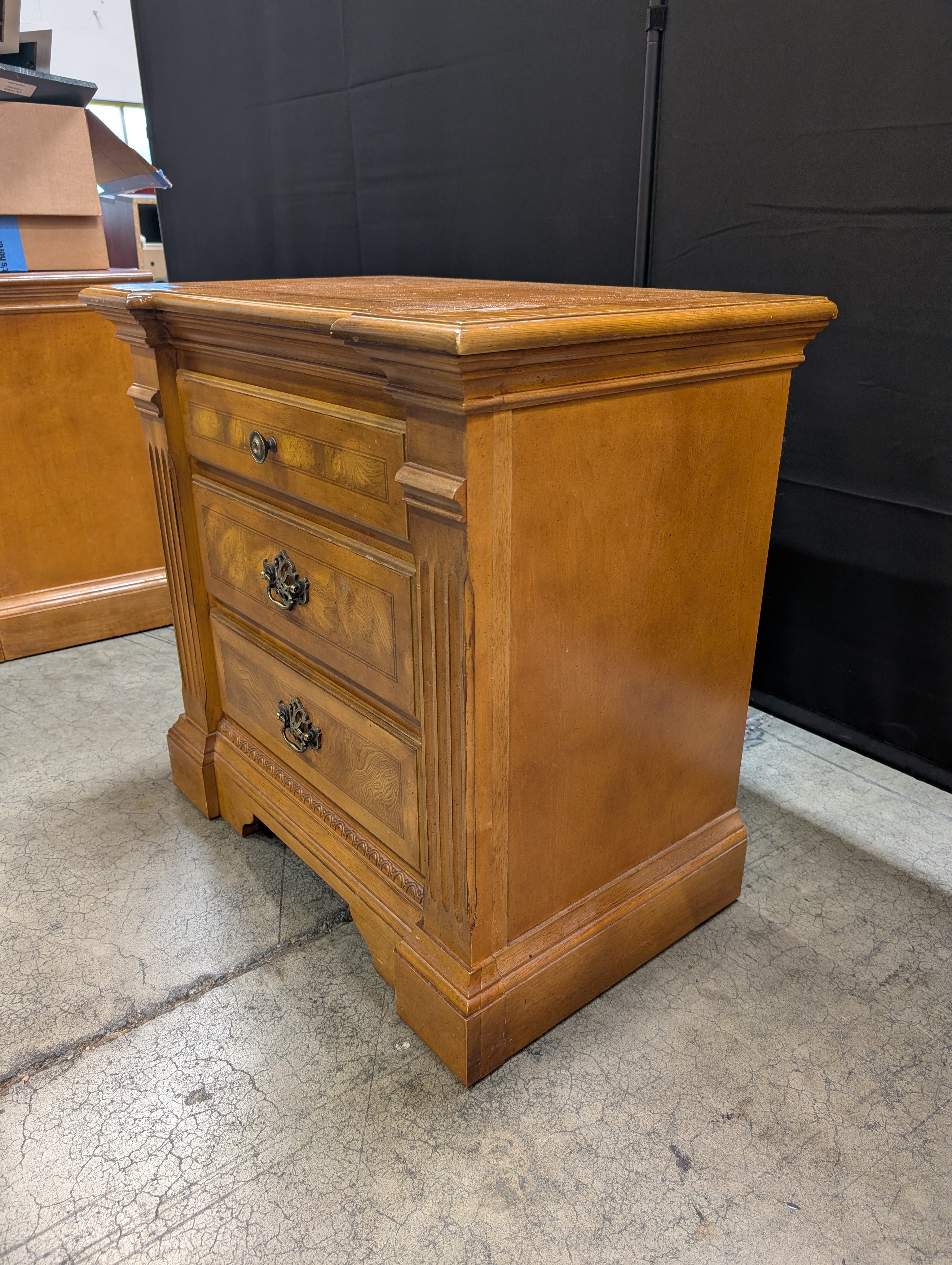 Traditional Solid Wood Three-Drawer Nightstand