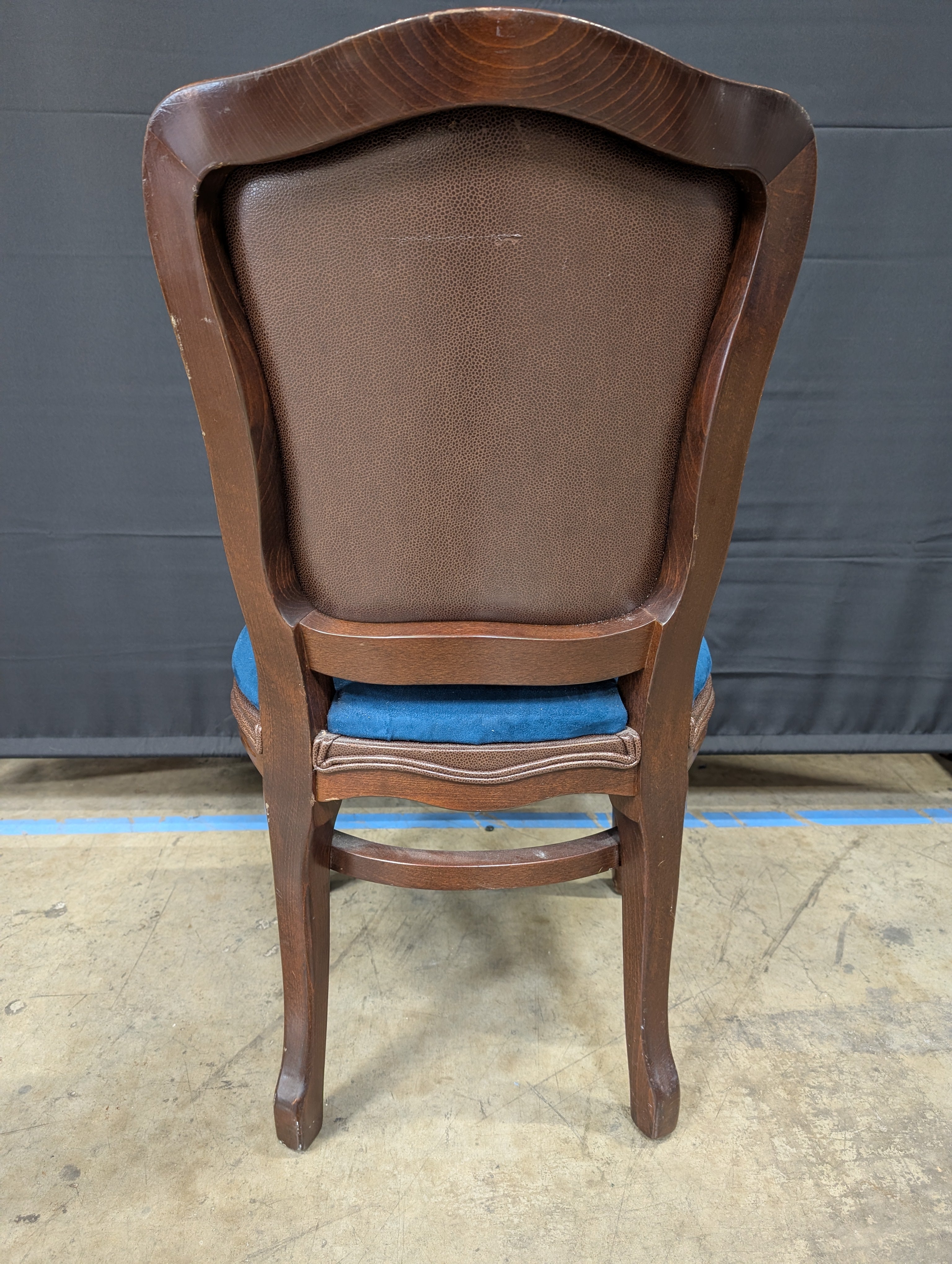 Vintage Style Deep Blue Velvet Accent Chair with Carved Wood Frame