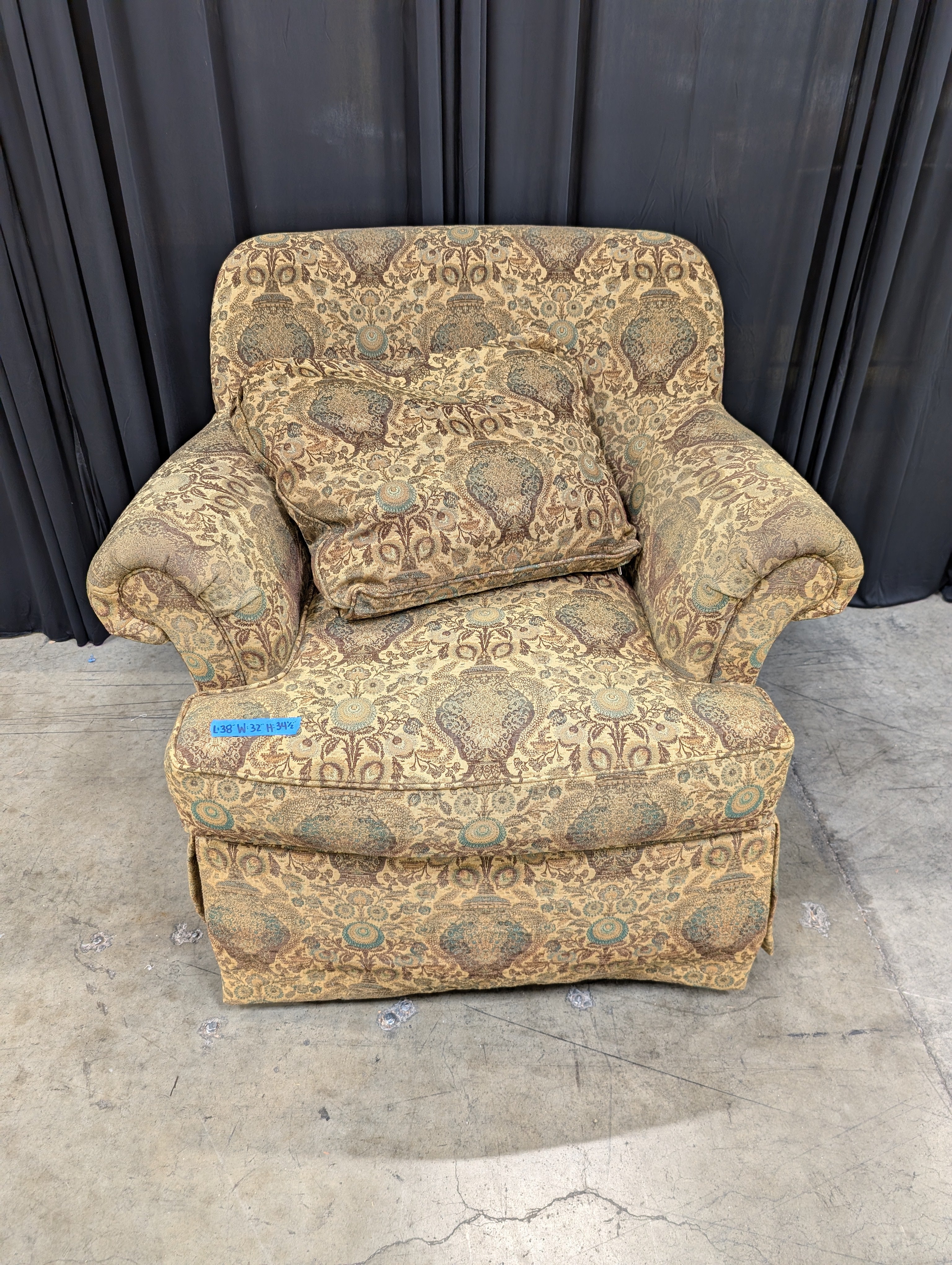 Traditional Multicolor Floral Upholstered Club Chair with matching pillow
