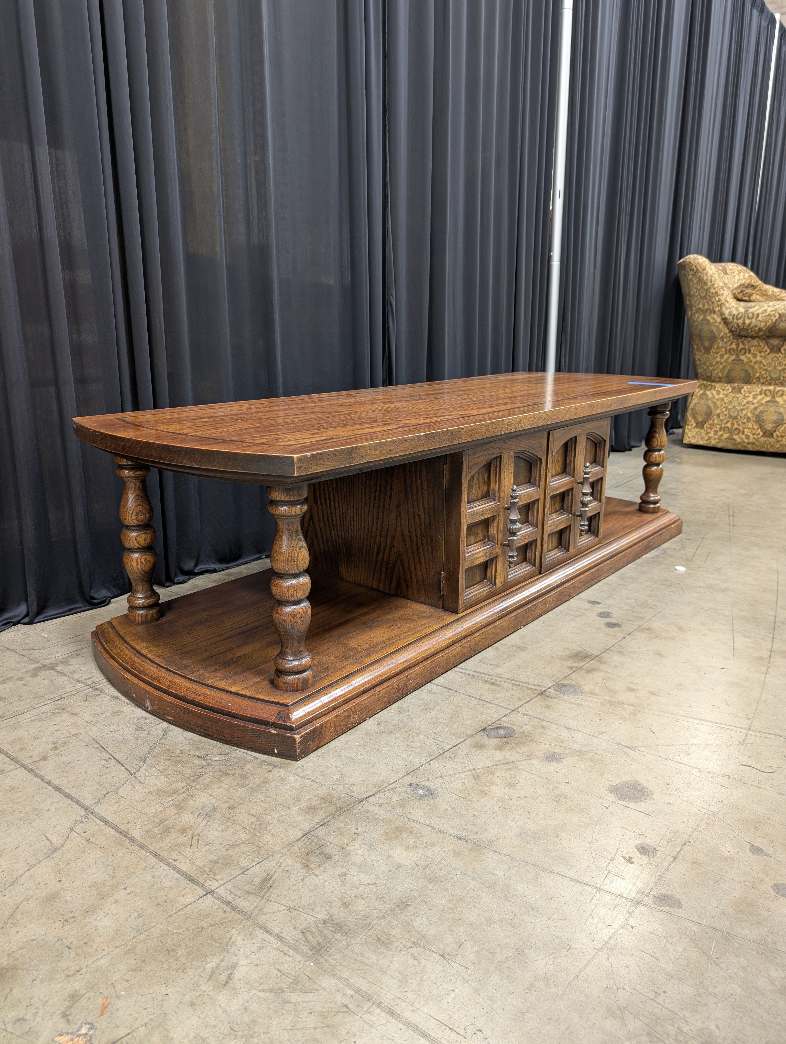 Dark Wood Traditional Coffee Table with Turned Legs