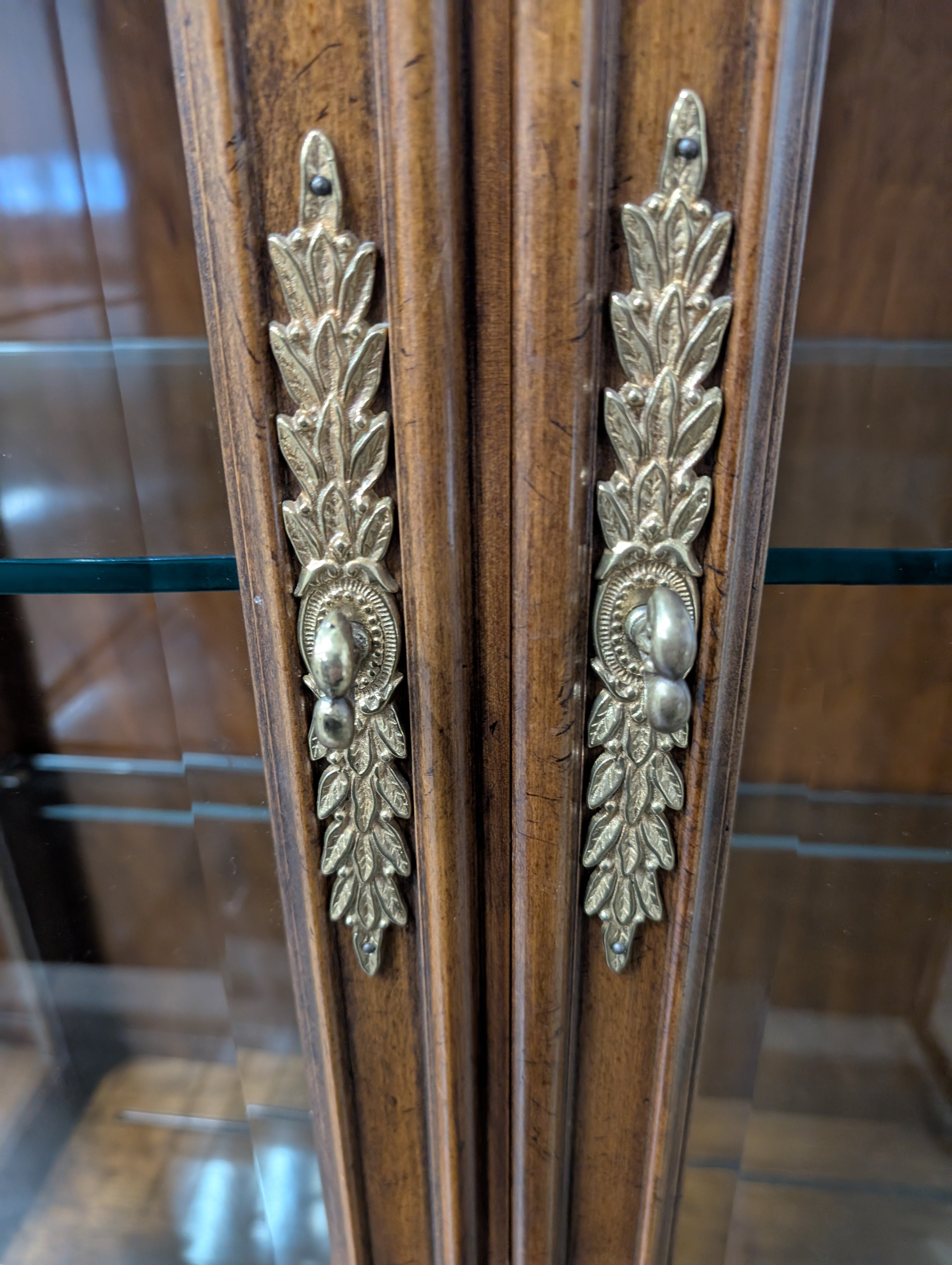 DREXEL Hardwood Curio Cabinet - Excellent Condition