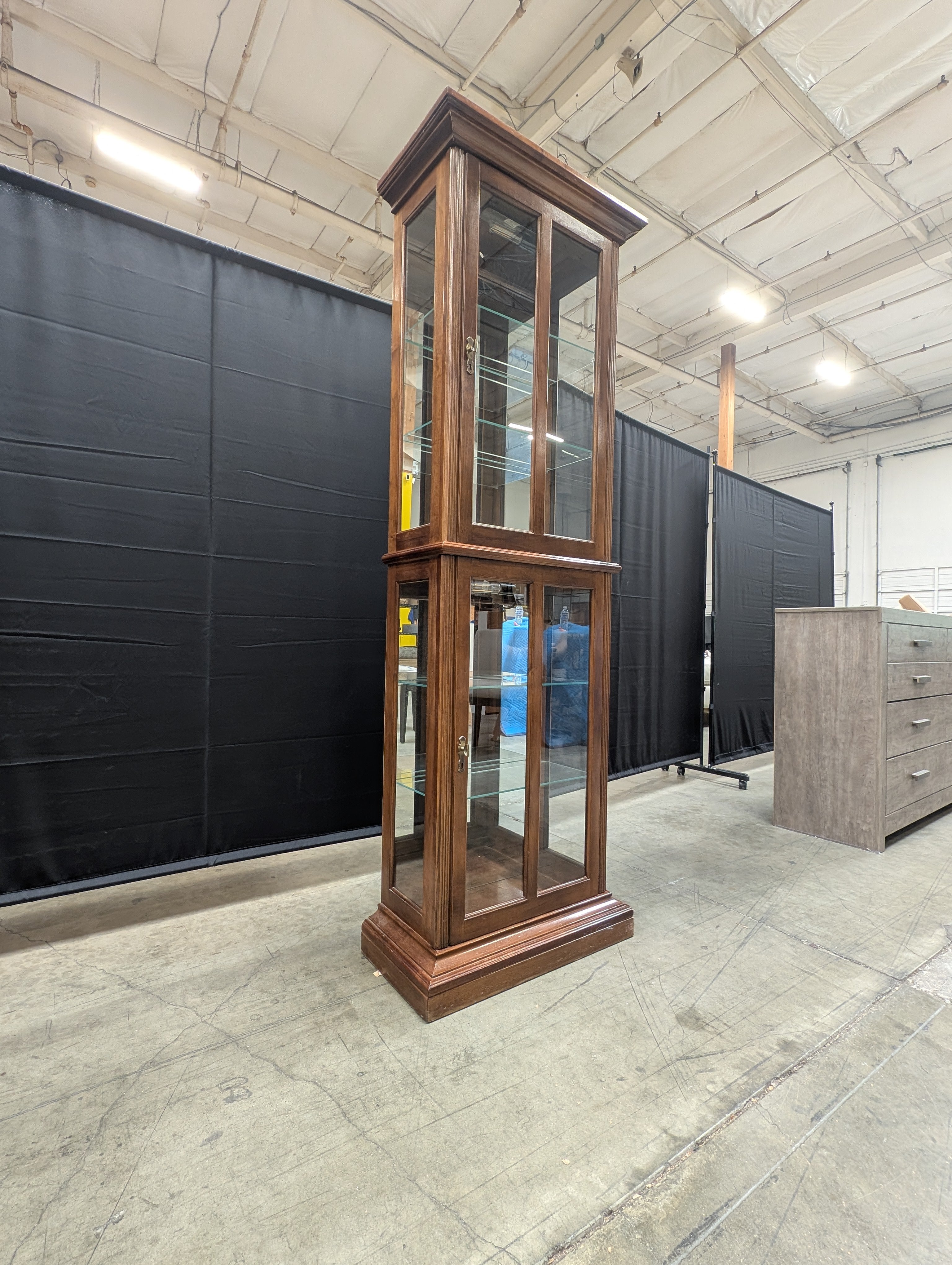 Tall Dark Wood PULASKI FURNITURE Display Curio Cabinet with Cherry Finish