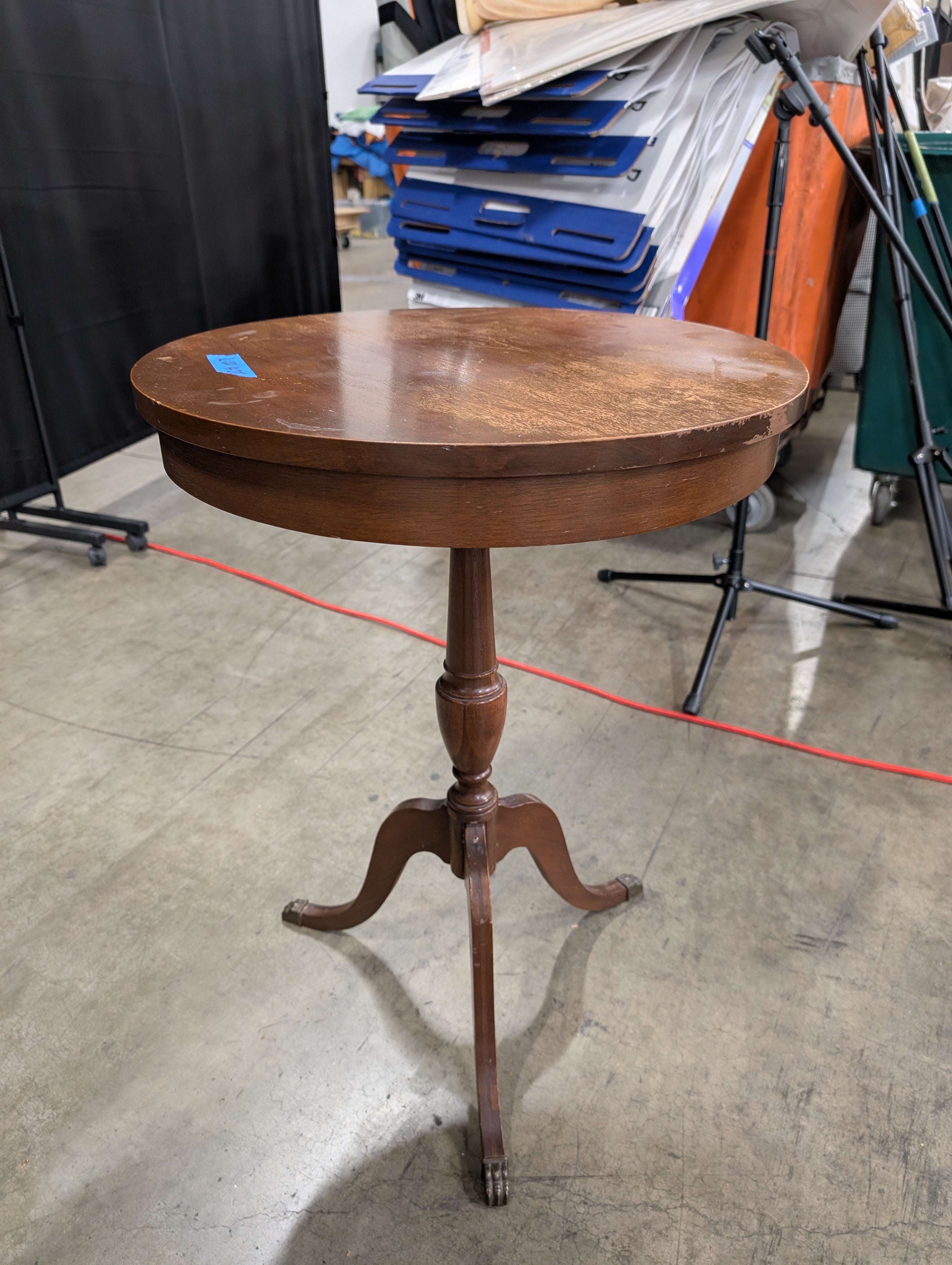 Round Mahogany-Stained Wood End Table with Pedestal Base