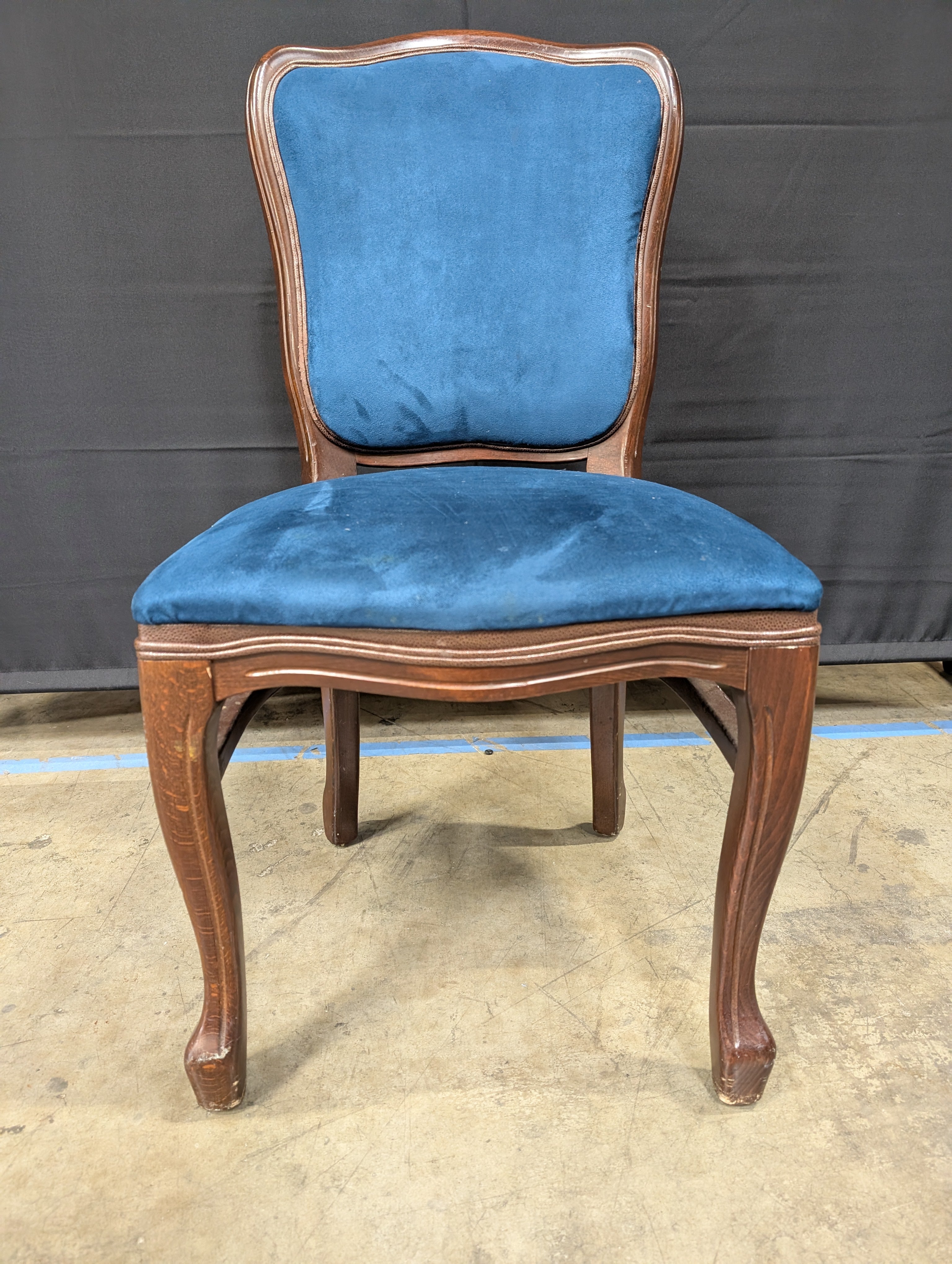 Vintage Style Deep Blue Velvet Accent Chair with Carved Wood Frame