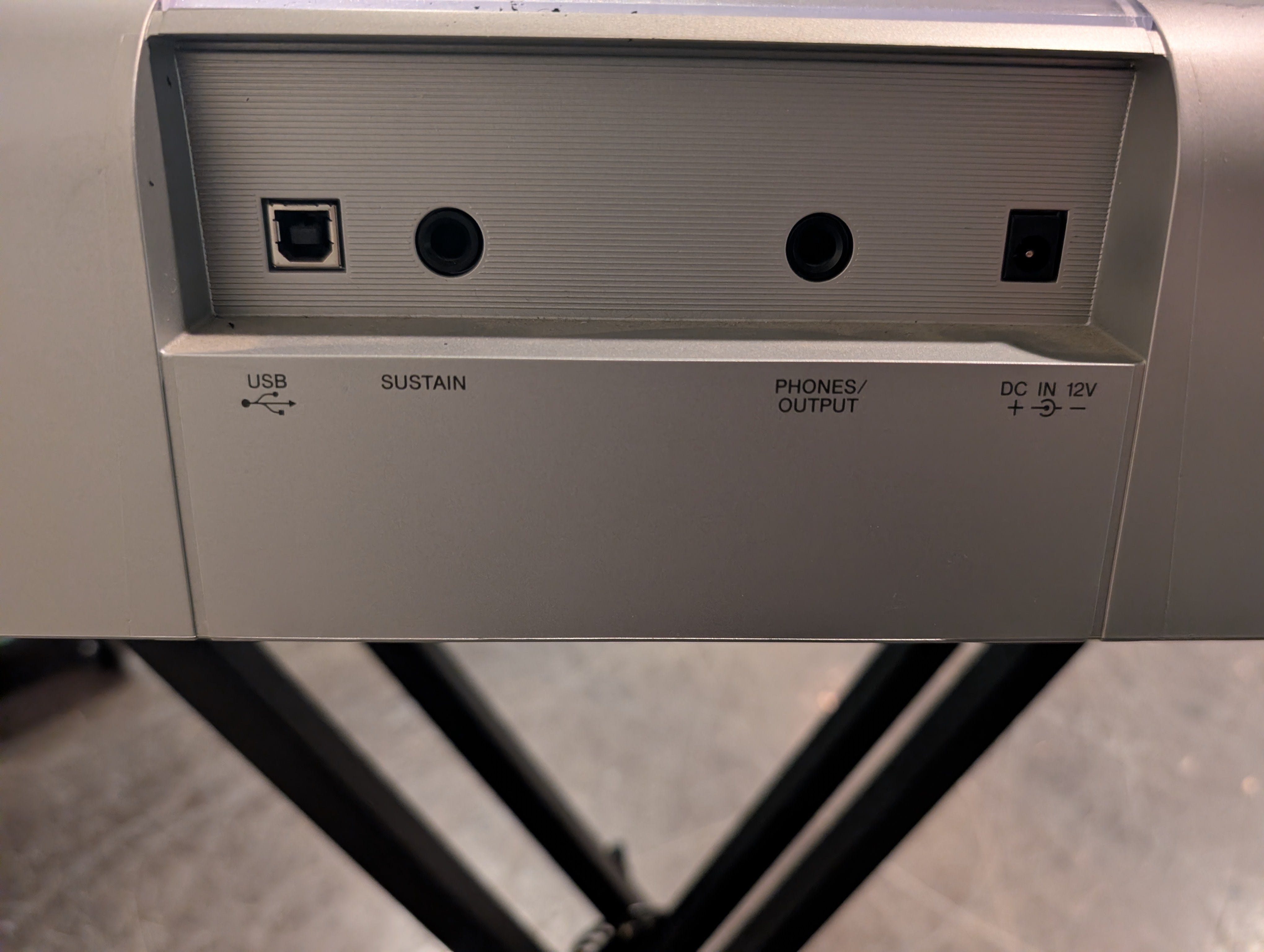 Yamaha Portable Grand DGX-205 Digital Piano Keyboard (Missing Cord)