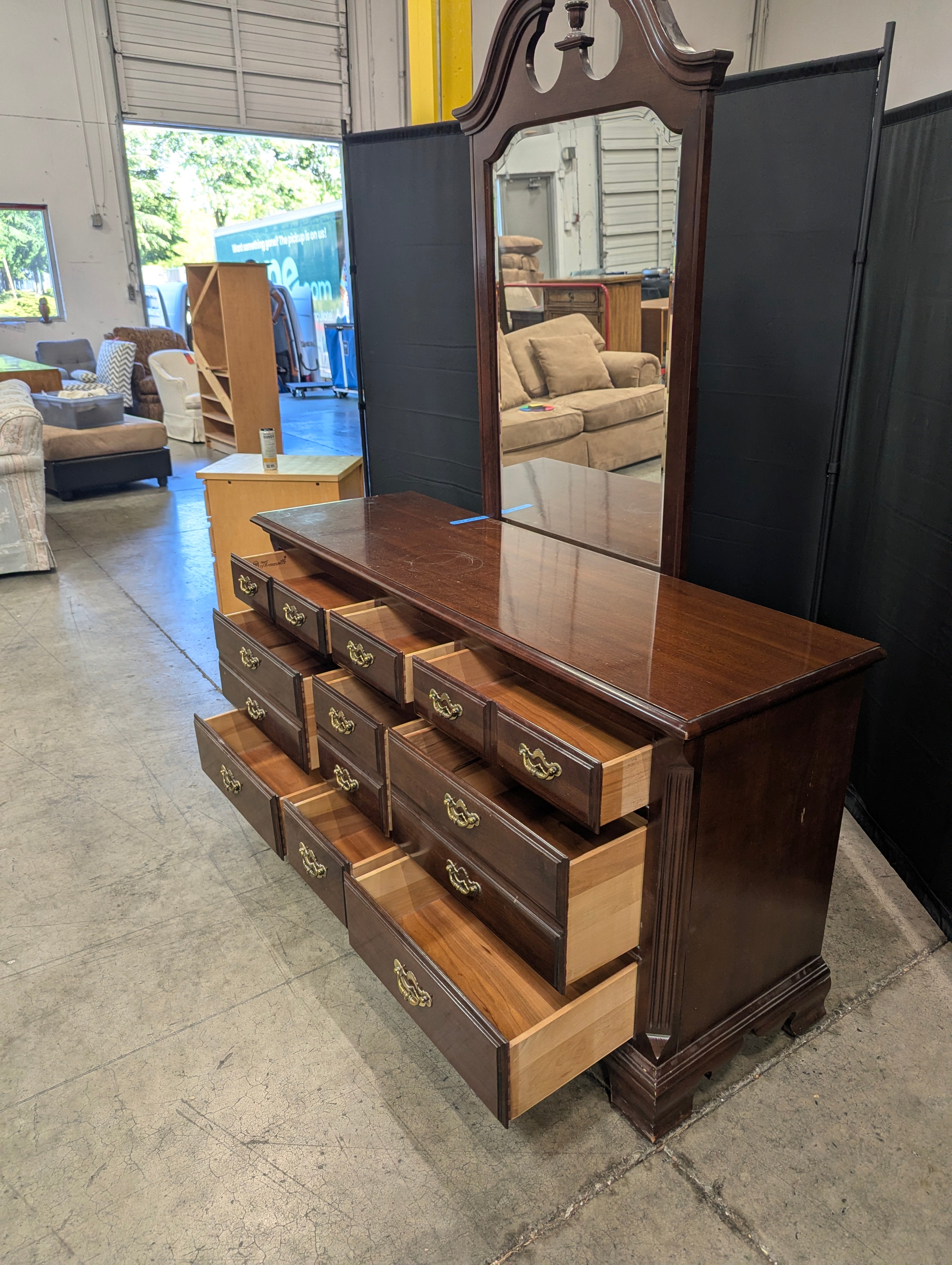 Classic Thomasville Hardwood 12-Drawer Dresser with Ornate Matching Mirror