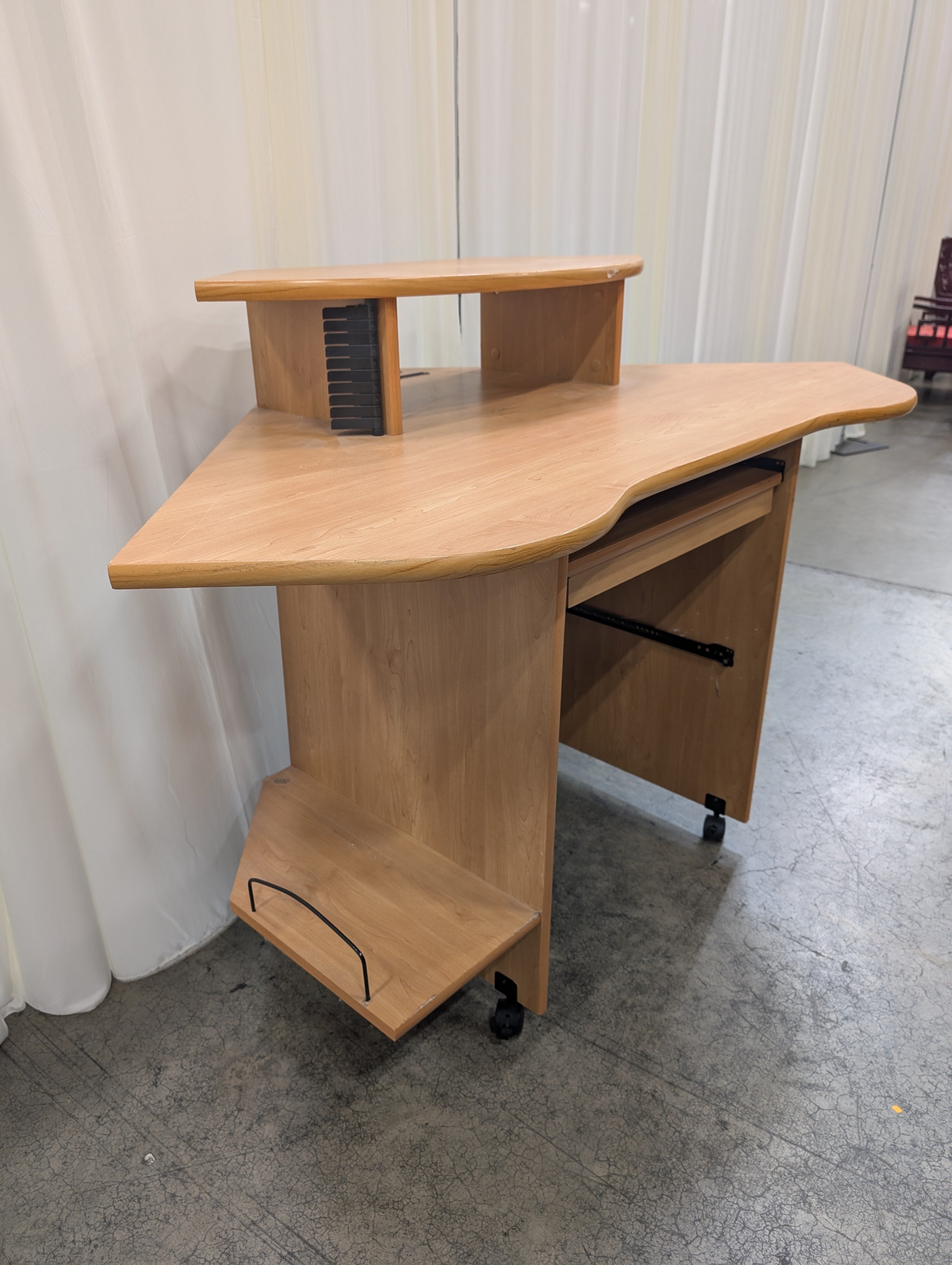 ePart Light Wood Computer Desk with Keyboard Tray